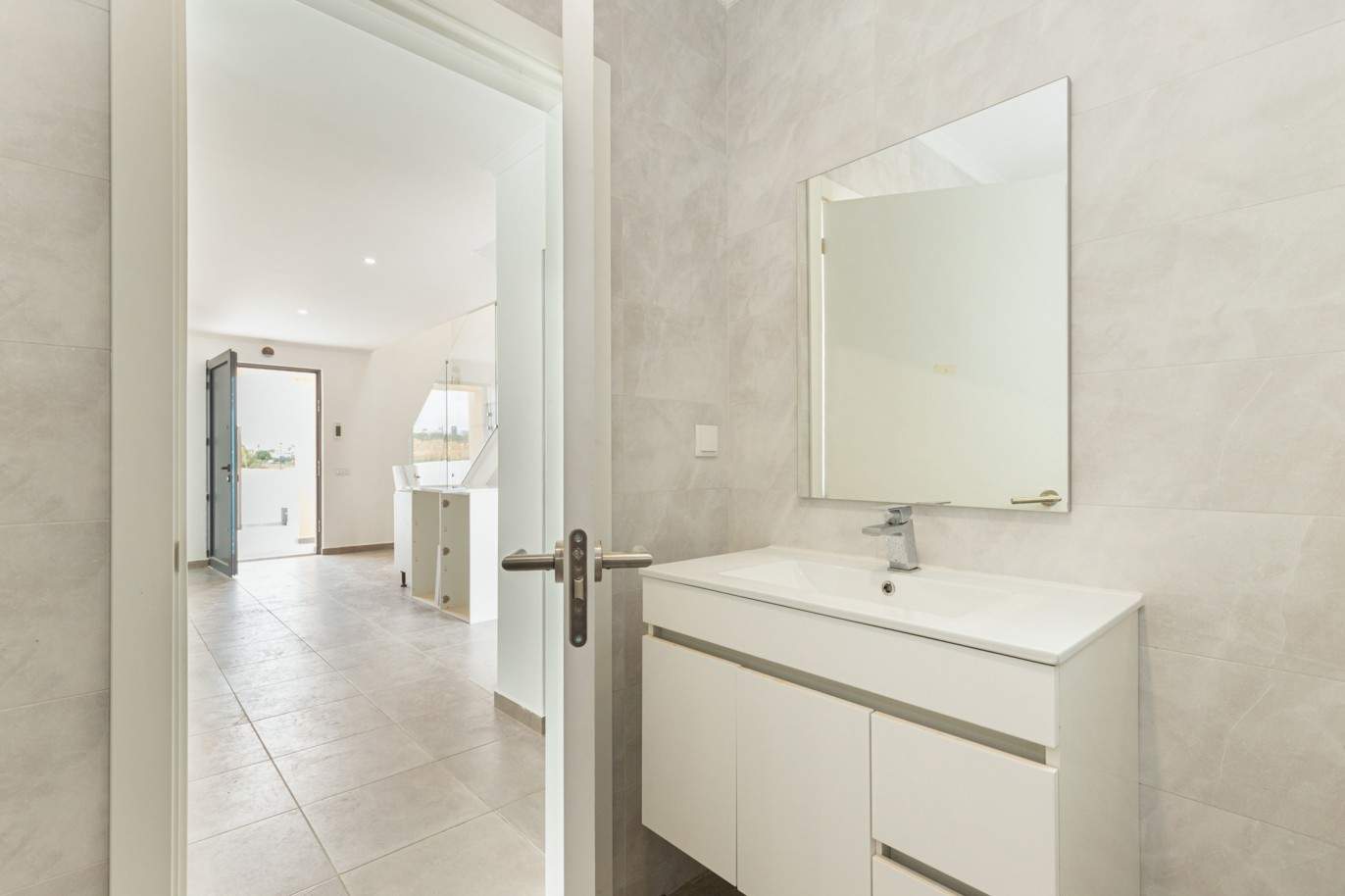 Neue Villa mit 3 Schlafzimmern zu verkaufen in Porto de Mós, Lagos, Algarve_211080