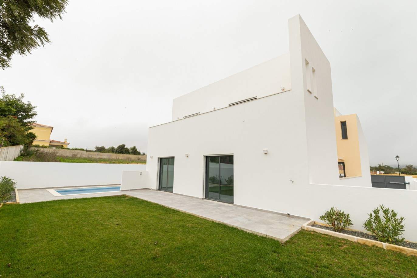Neue Villa mit 3 Schlafzimmern zu verkaufen in Porto de Mós, Lagos, Algarve_211087