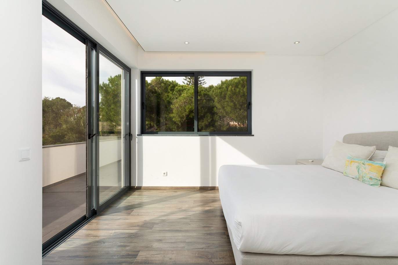 4 Bedroom Villa with swimming pool for sale in Vale do Lobo, Algarve_211195
