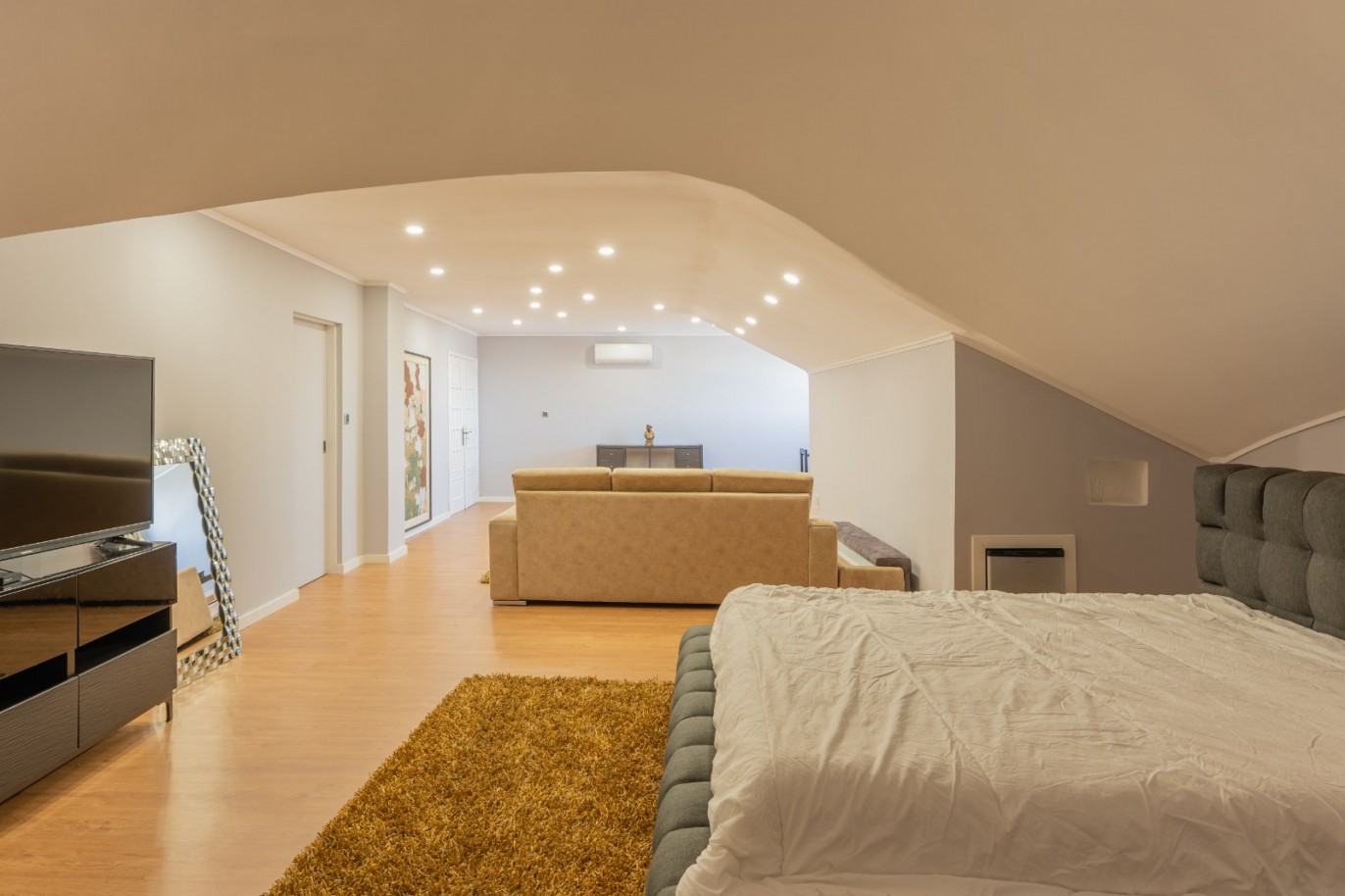 Freistehende Villa mit 6 Schlafzimmern, mit Pool und Garten, zu verkaufen, in Maia, Porto, Portugal_211289