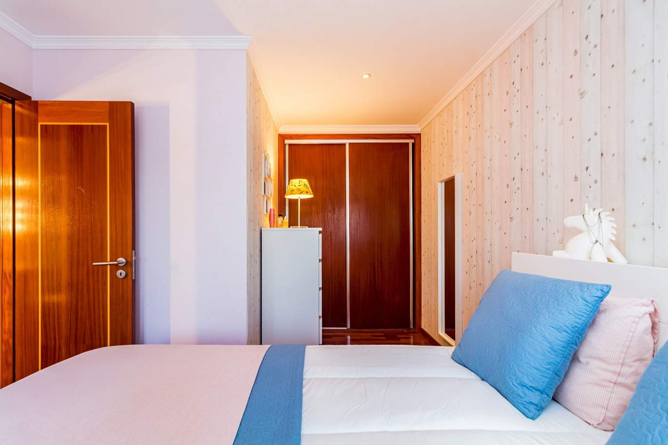 Piso de 3 dormitorios con balcón, cerca de la playa, en Foz do Douro, Oporto, Portugal_212021
