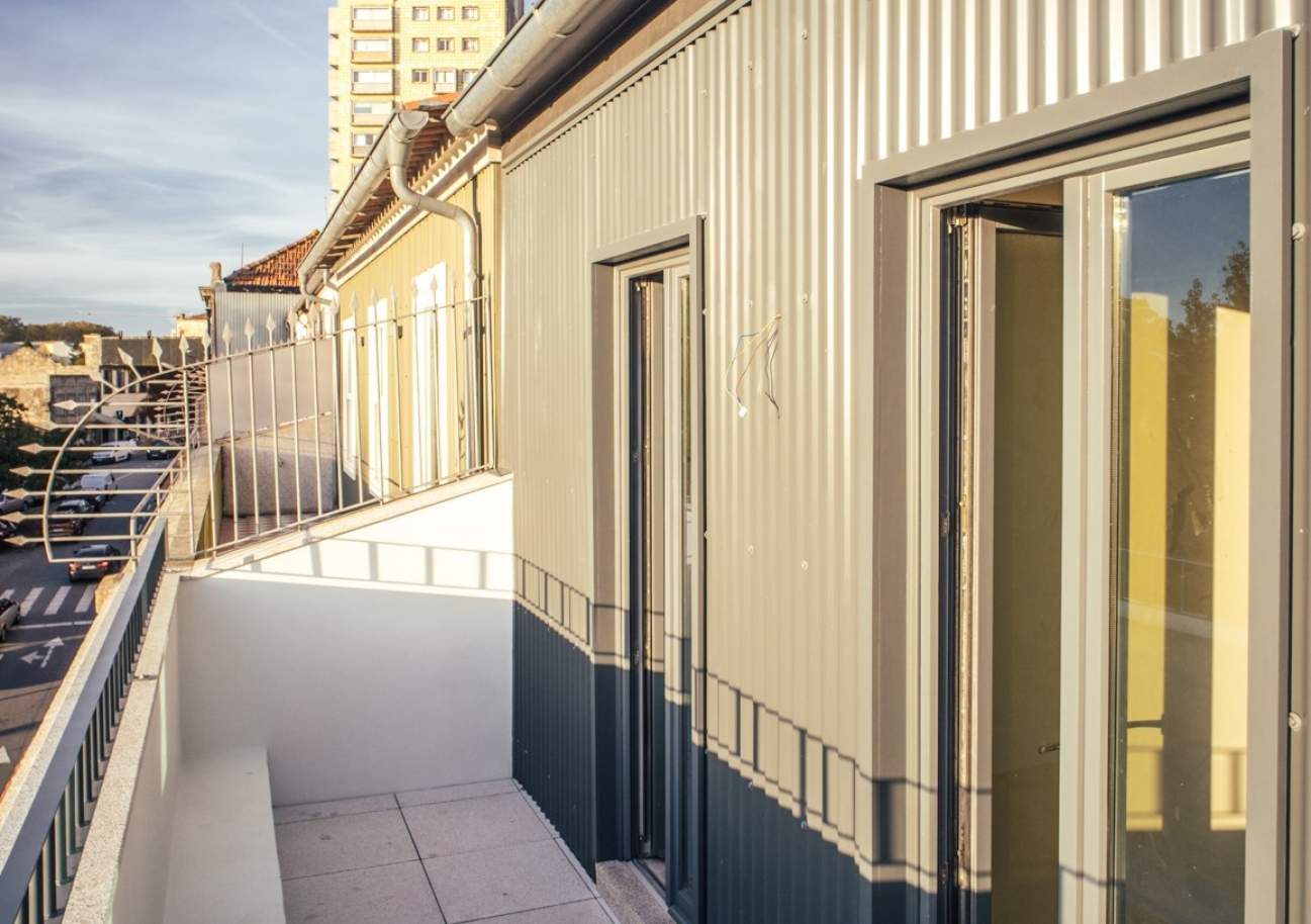 Neue Wohnung mit Mezzanin und Balkon, zu verkaufen, in der Innenstadt von Porto, Portugal_212026