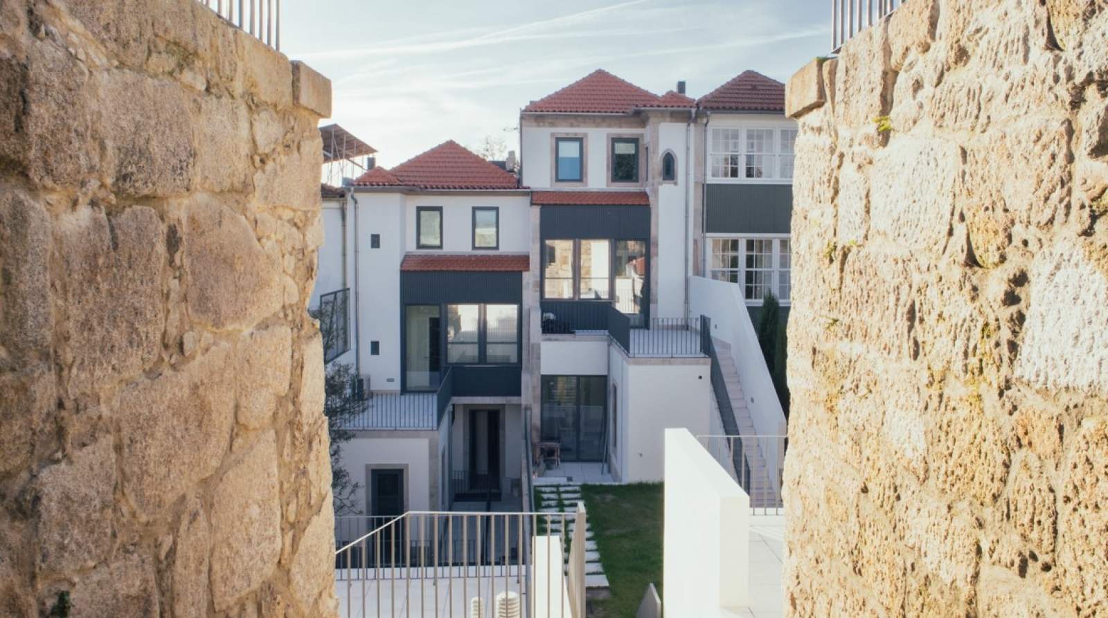 Neue Wohnung mit Mezzanin und Balkon, zu verkaufen, in der Innenstadt von Porto, Portugal_212027