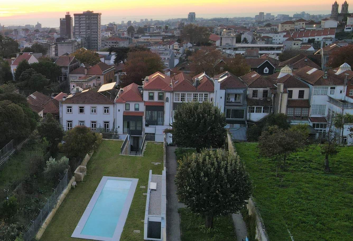 Neue Wohnung mit Mezzanin und Balkon, zu verkaufen, in der Innenstadt von Porto, Portugal_212039
