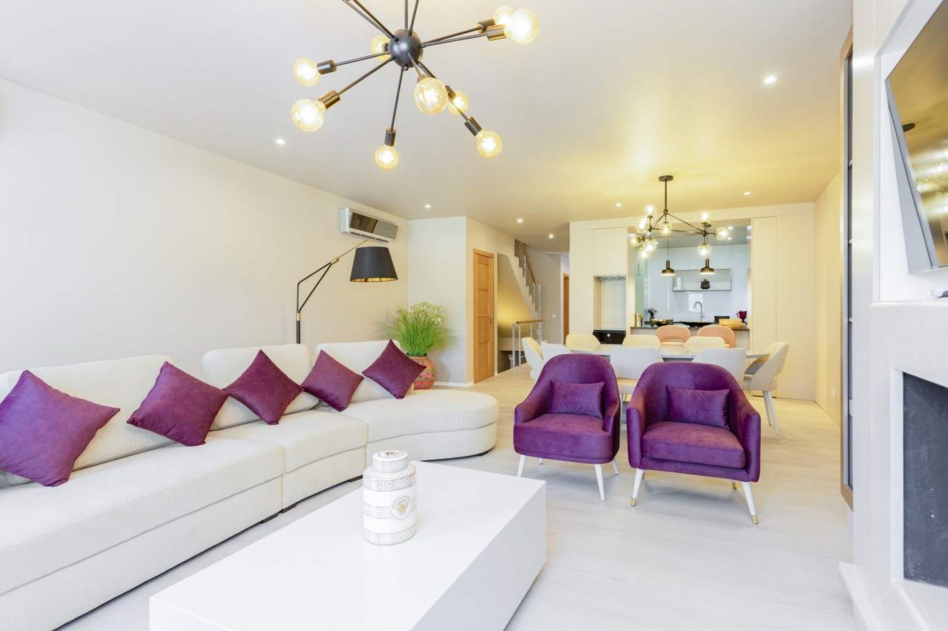 Villa jumelée de 4 chambres à coucher à vendre à Quarteira, Algarve_212052