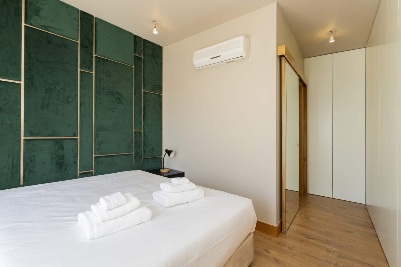 Villa jumelée de 4 chambres à coucher à vendre à Quarteira, Algarve_212058