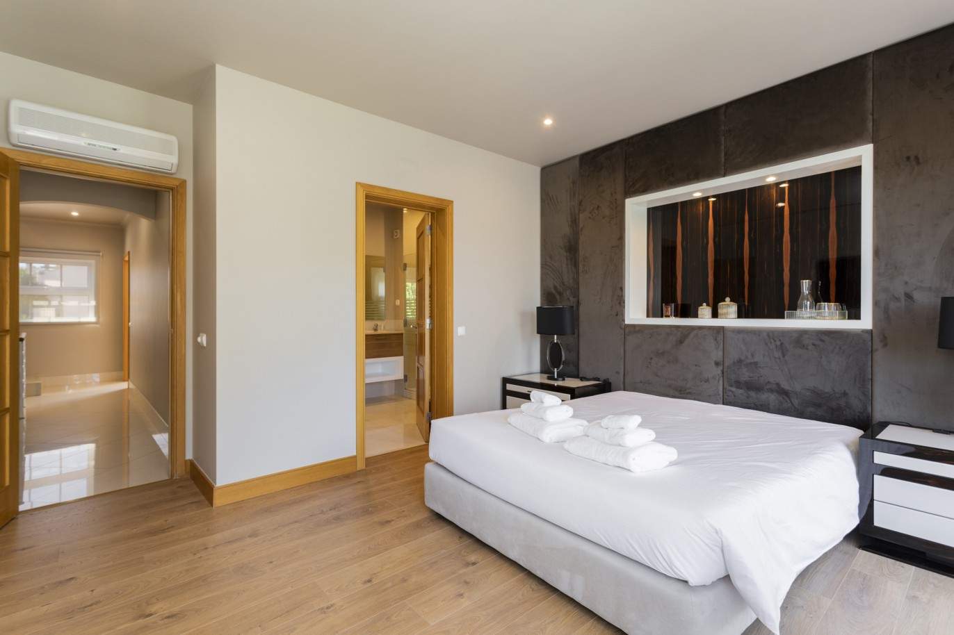 Villa jumelée de 4 chambres à coucher à vendre à Quarteira, Algarve_212060