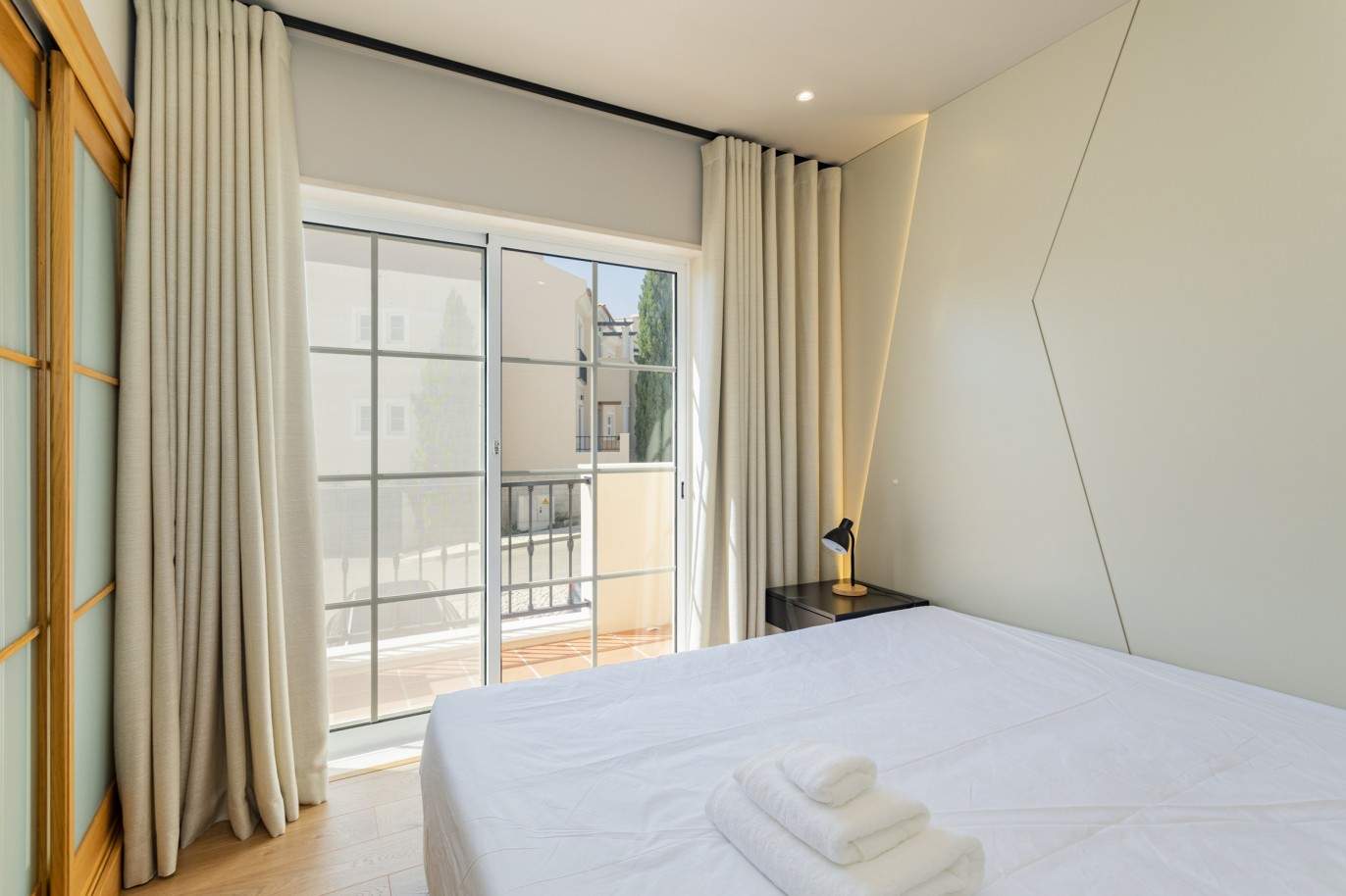 Villa jumelée de 4 chambres à coucher à vendre à Quarteira, Algarve_212061