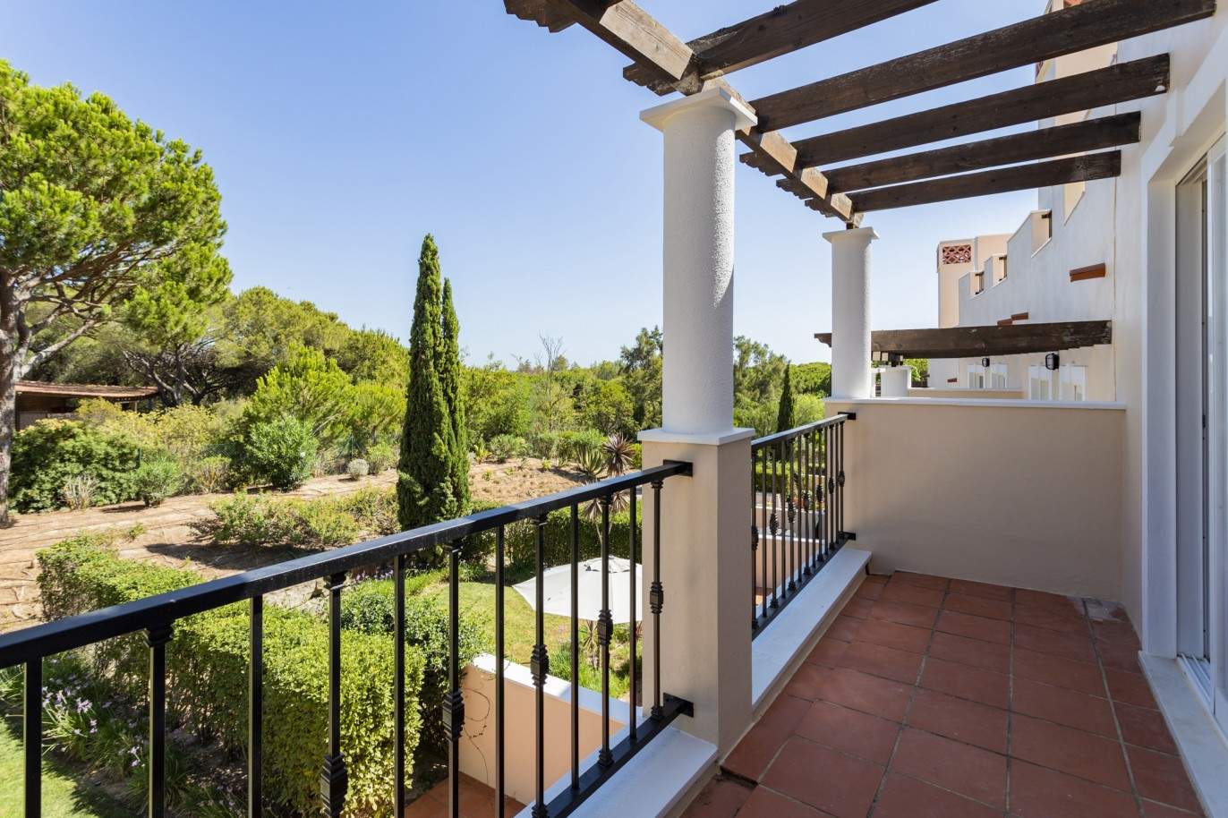 Villa jumelée de 4 chambres à coucher à vendre à Quarteira, Algarve_212070