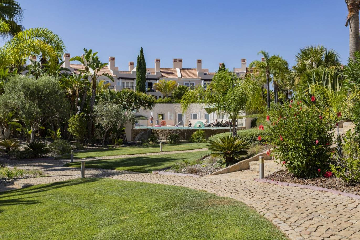 Villa jumelée de 4 chambres à coucher à vendre à Quarteira, Algarve_212073