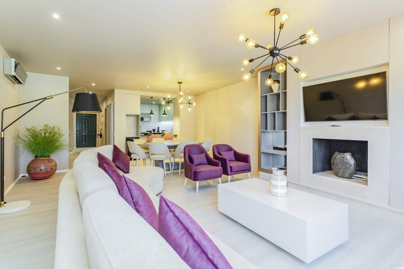 Villa jumelée de 4 chambres à coucher à vendre à Quarteira, Algarve_212114