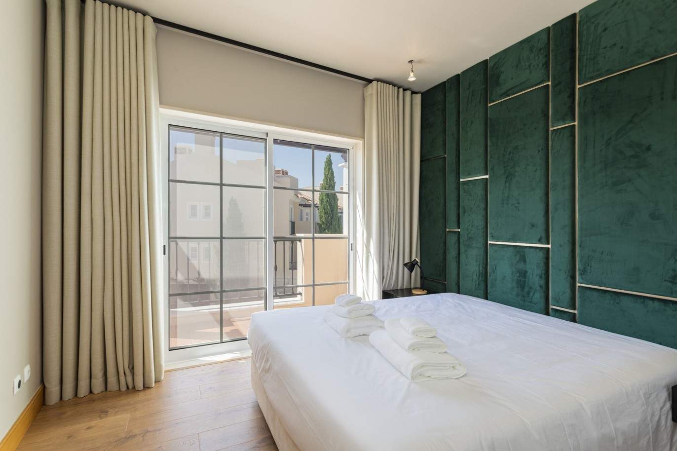 4 schlafzimmer halb freistehende villa zu verkaufen in Quarteira, Algarve_212122