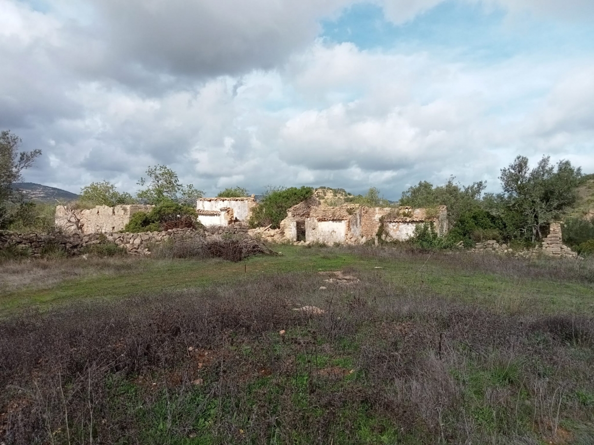 Großes Grundstück mit Ruine, zu verkaufen in Estoi, Algarve_212210