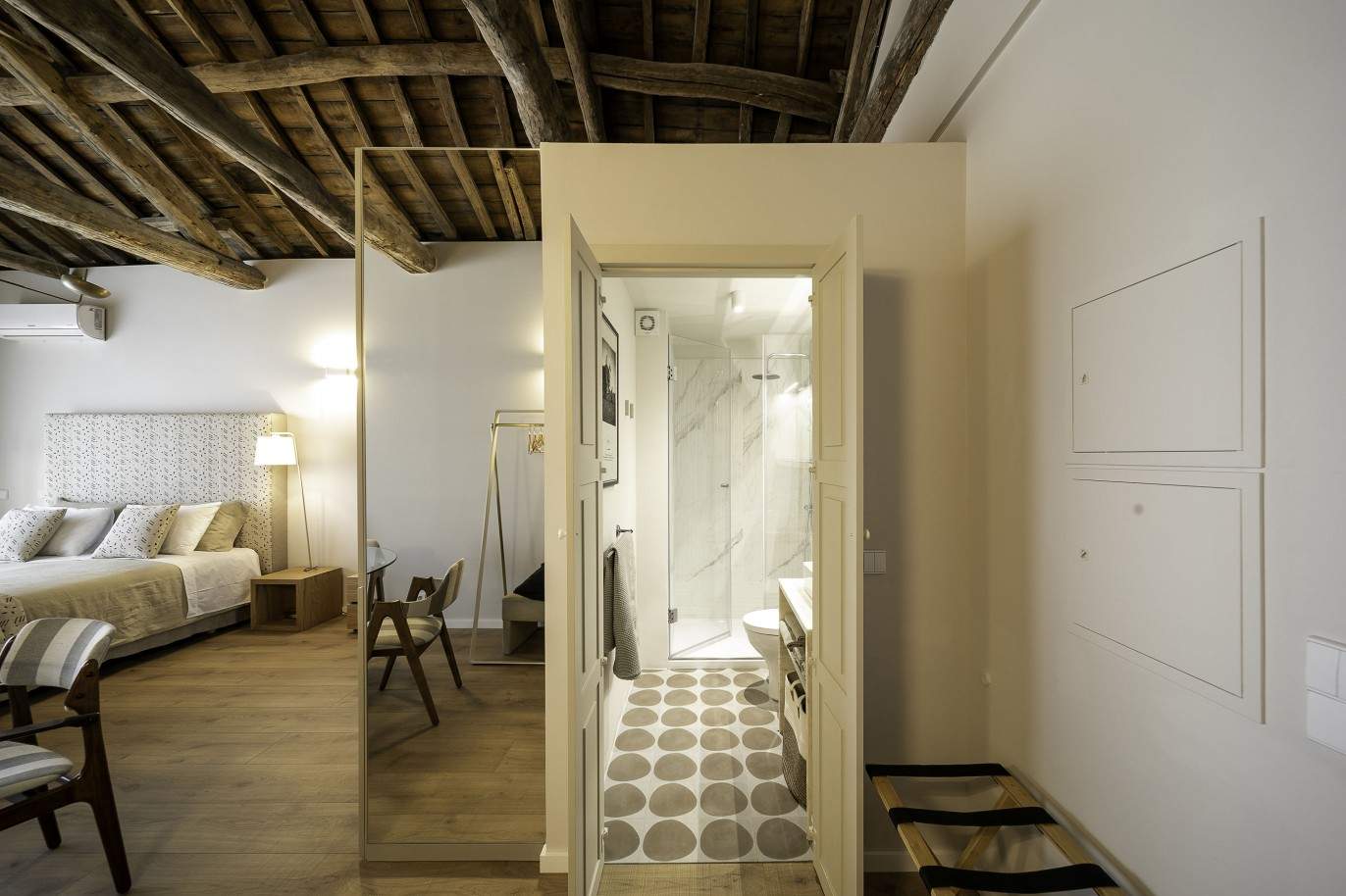 Selling: Charming building with 7 flats, in the Centre of Porto, Portugal_212414