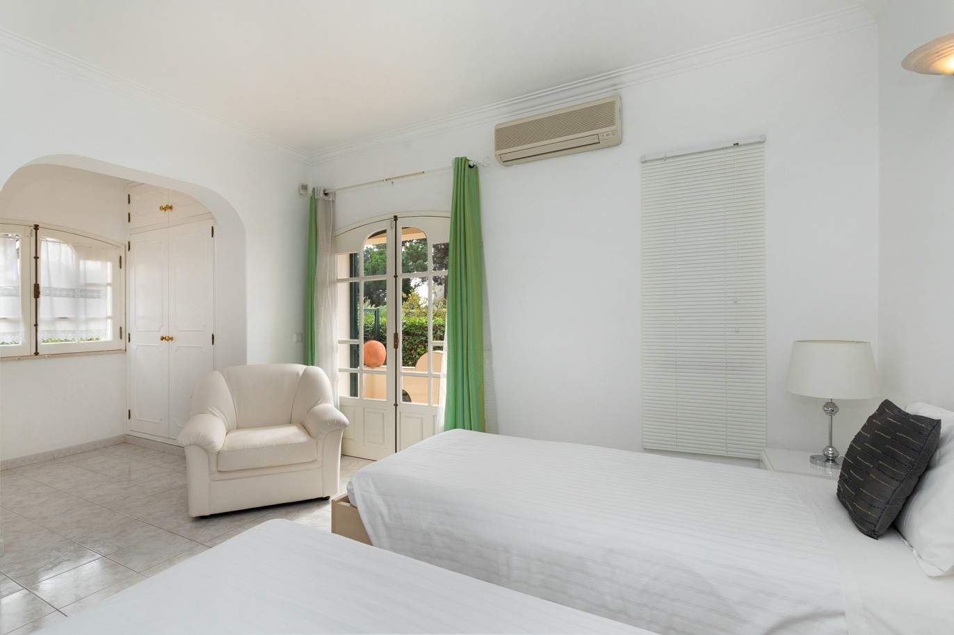 Villa de 5 dormitorios con piscina, en venta en Vilamoura, Algarve_212554
