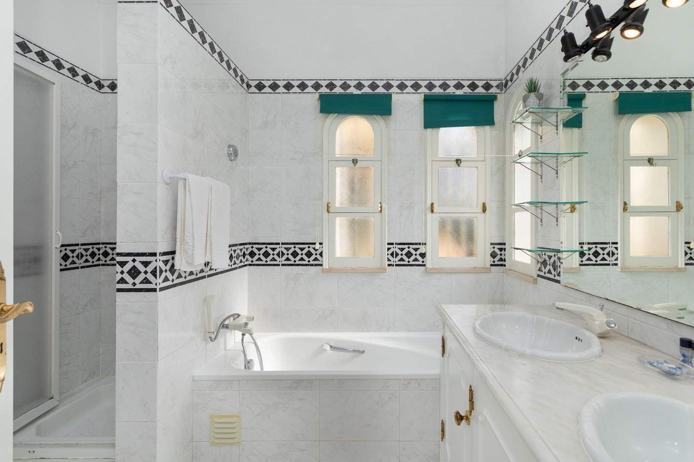 Villa de 5 dormitorios con piscina, en venta en Vilamoura, Algarve_212558