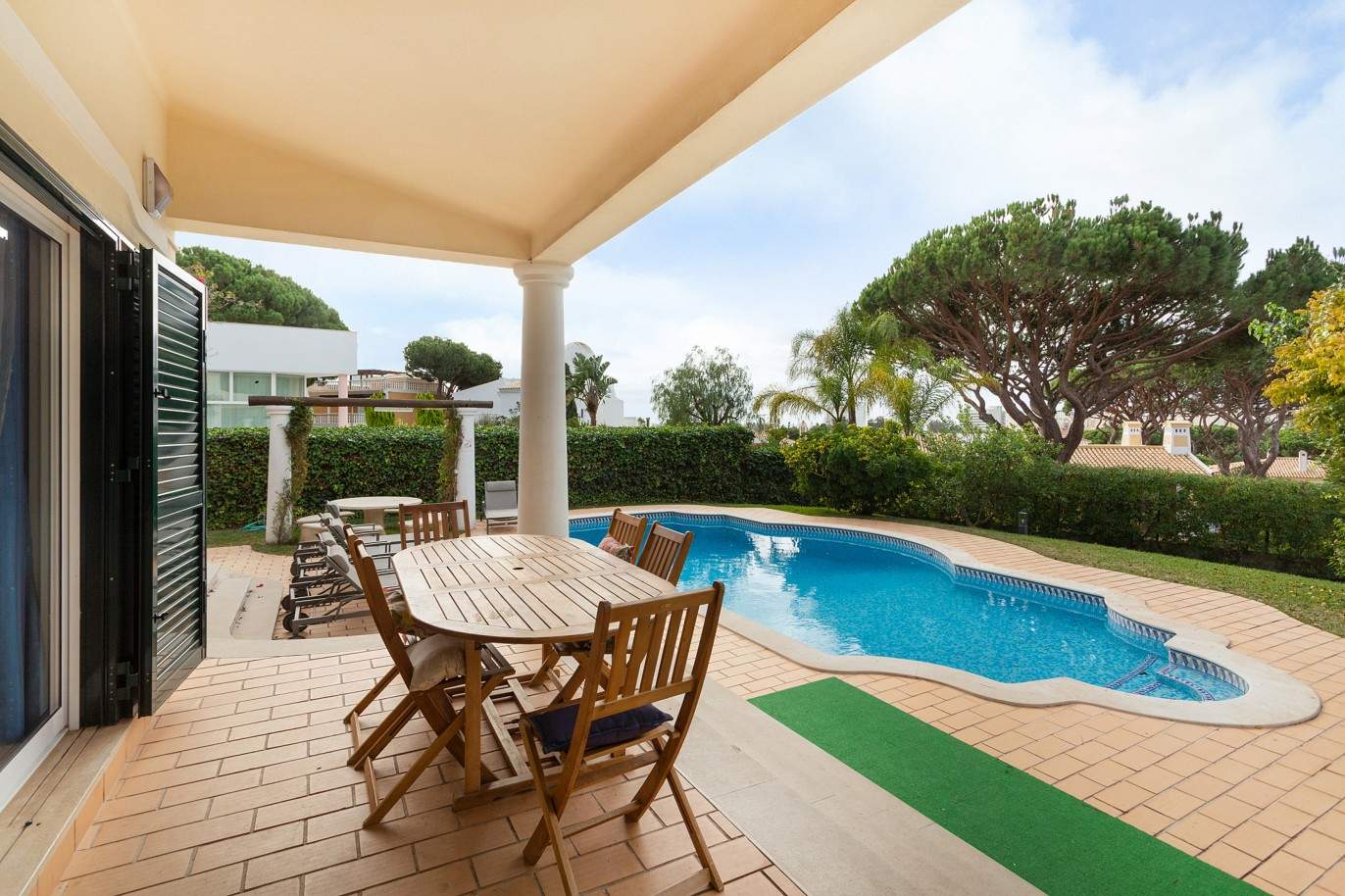 5 Schlafzimmer Villa mit Schwimmbad, zu verkaufen in Vilamoura, Algarve_212565