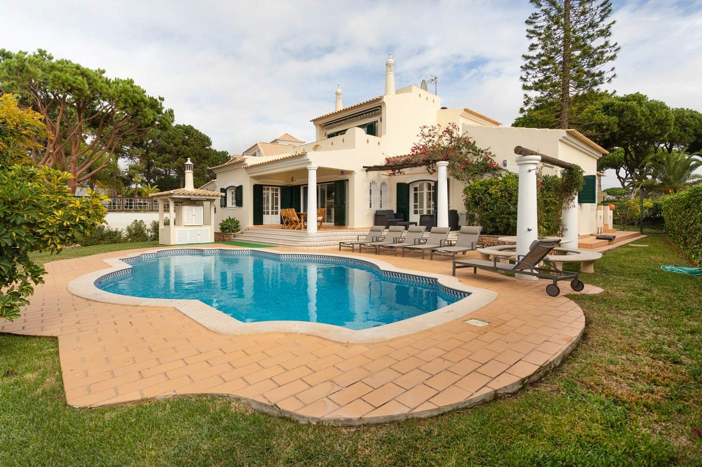 Villa de 5 dormitorios con piscina, en venta en Vilamoura, Algarve_212567