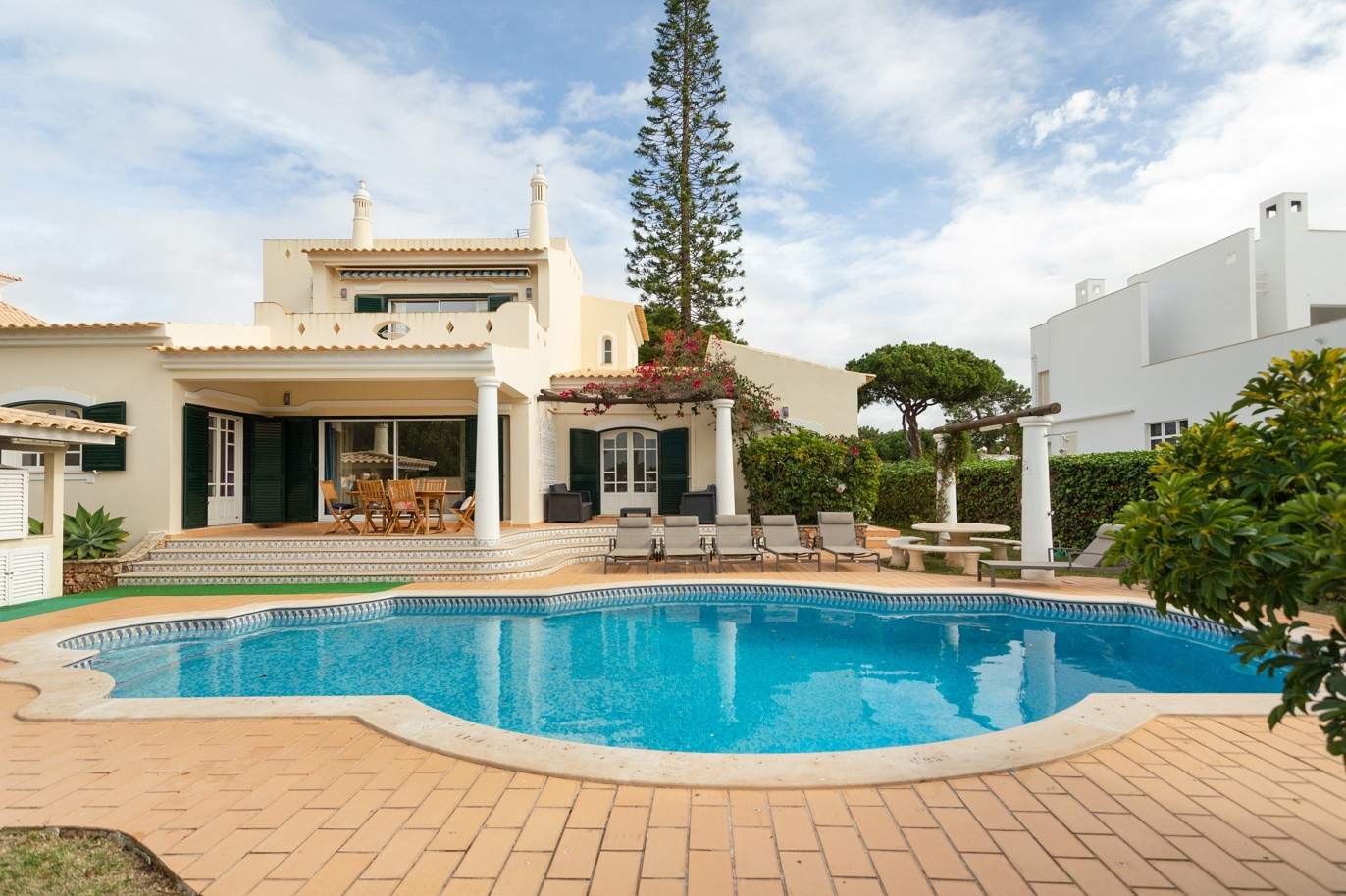 Villa de 5 dormitorios con piscina, en venta en Vilamoura, Algarve_212569