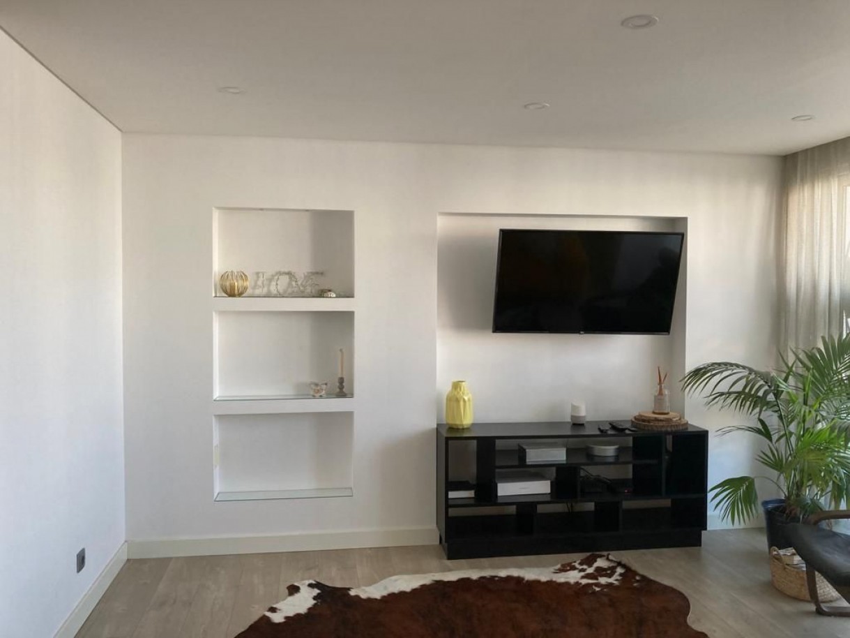 Piso de 2 dormitorios reformado, en venta en Faro, Algarve_212928