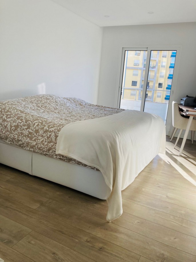 Piso de 2 dormitorios reformado, en venta en Faro, Algarve_212934