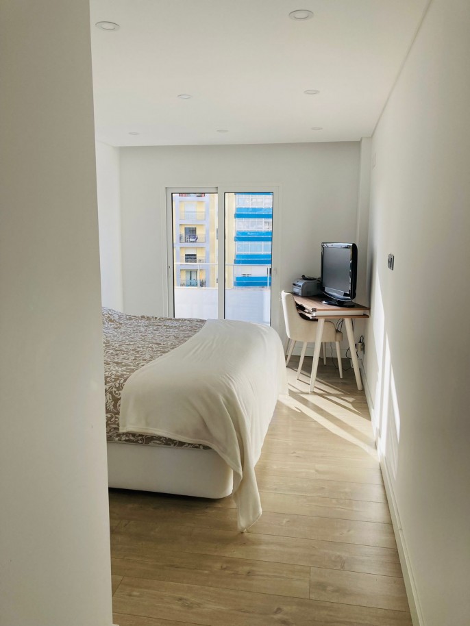 Piso de 2 dormitorios reformado, en venta en Faro, Algarve_212940