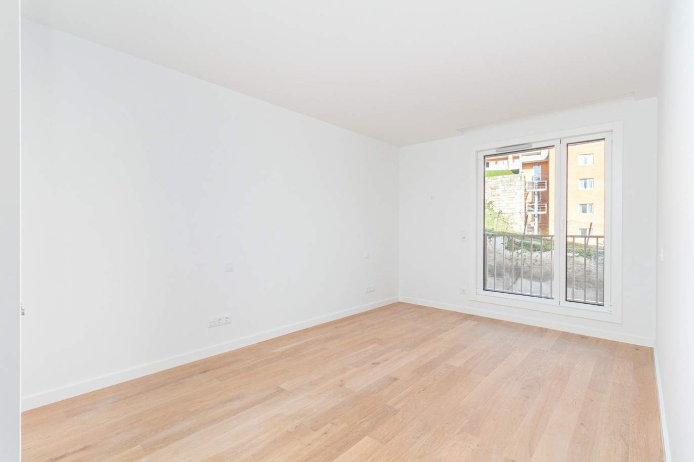 Neue 3-Zimmer-Wohnung mit Balkon, zu mieten, Porto, Portugal_213082