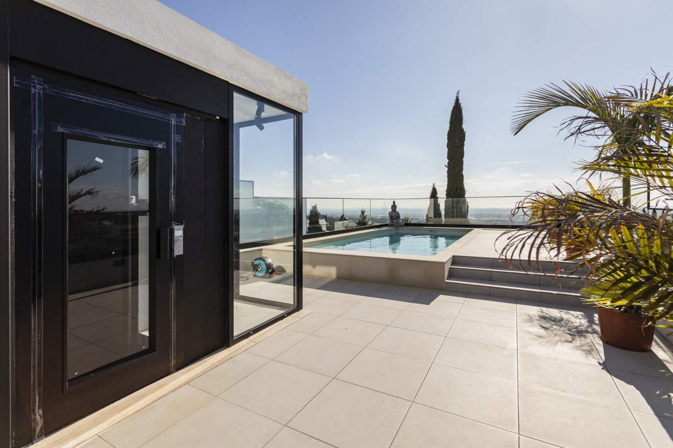 Villa de 3 chambres, avec piscine, à vendre à Santa Barbara de Nexe, Algarve_213419