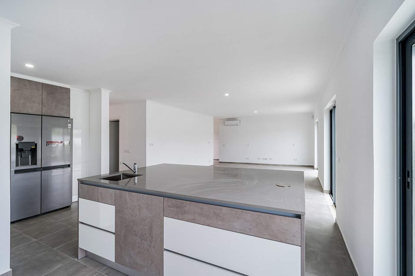 Nouvelle villa de 3 chambres à vendre à Porto de Mós, Lagos, Algarve_213436