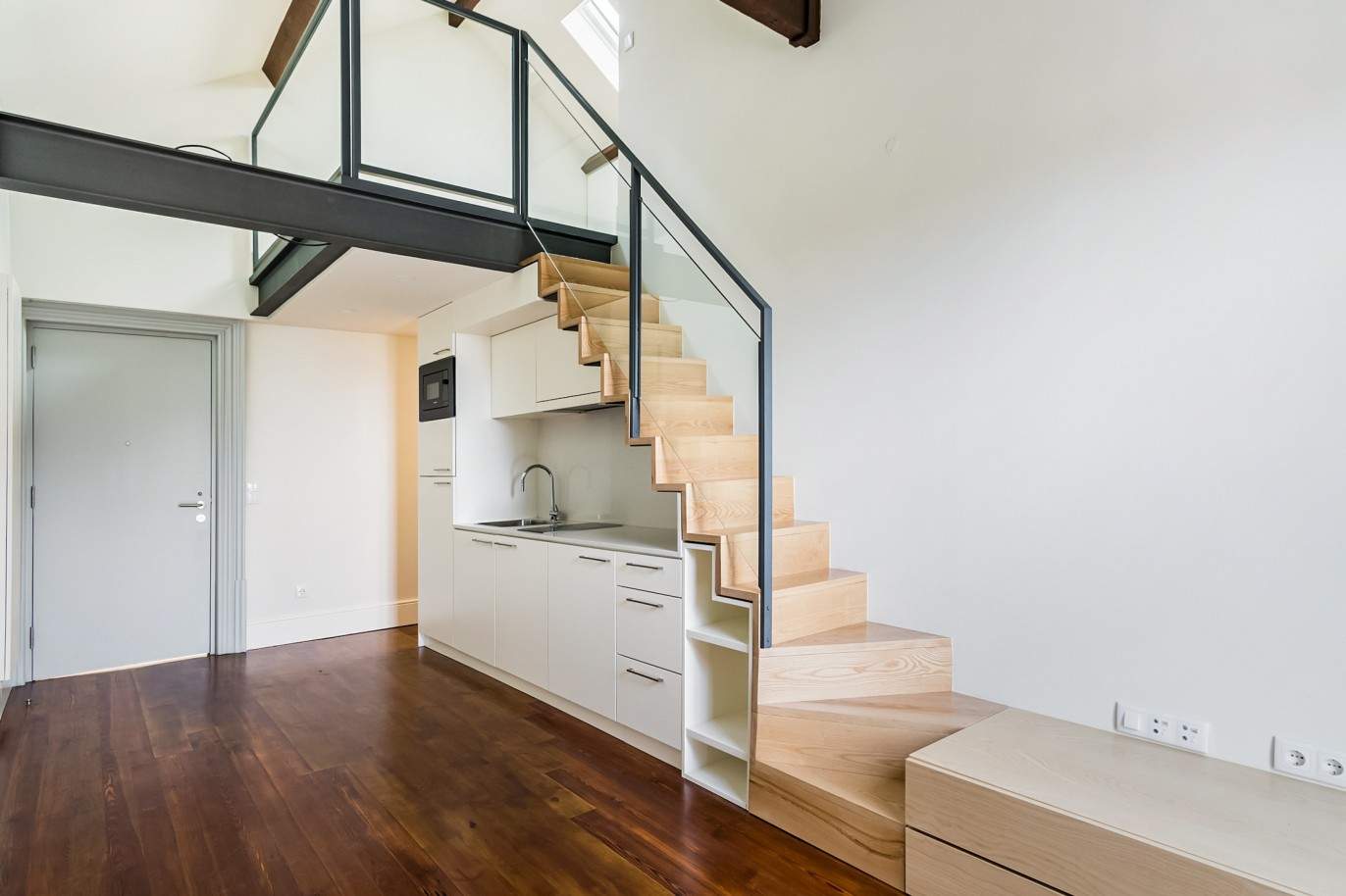 Appartement neuf avec mezzanine et balcon, à vendre, dans le centre de Porto, Portugal_213478
