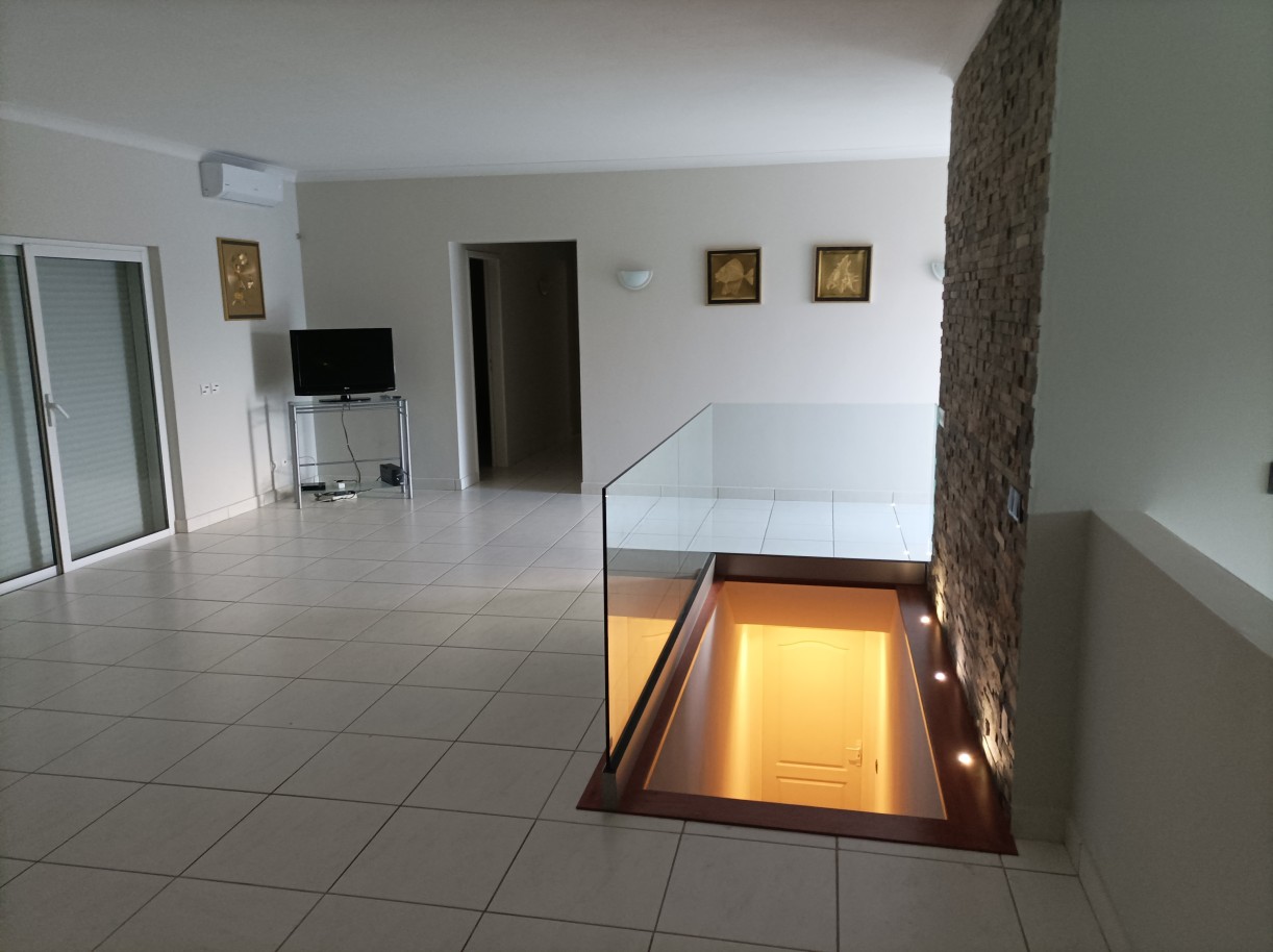 Villa reformada de 3 dormitorios en venta en Odiáxere, Lagos, Algarve_213998
