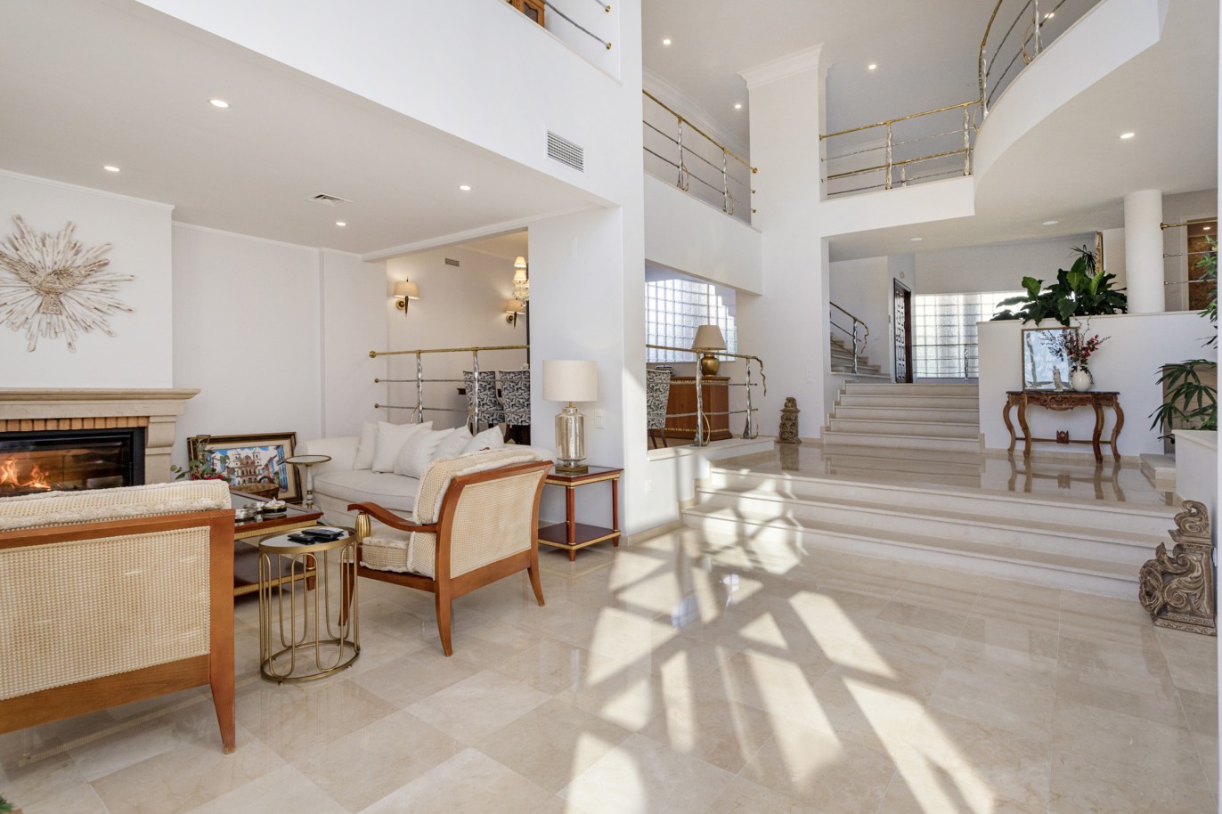 Fantástica villa de 5 dormitorios con piscina, en venta en Faro, Algarve_214205