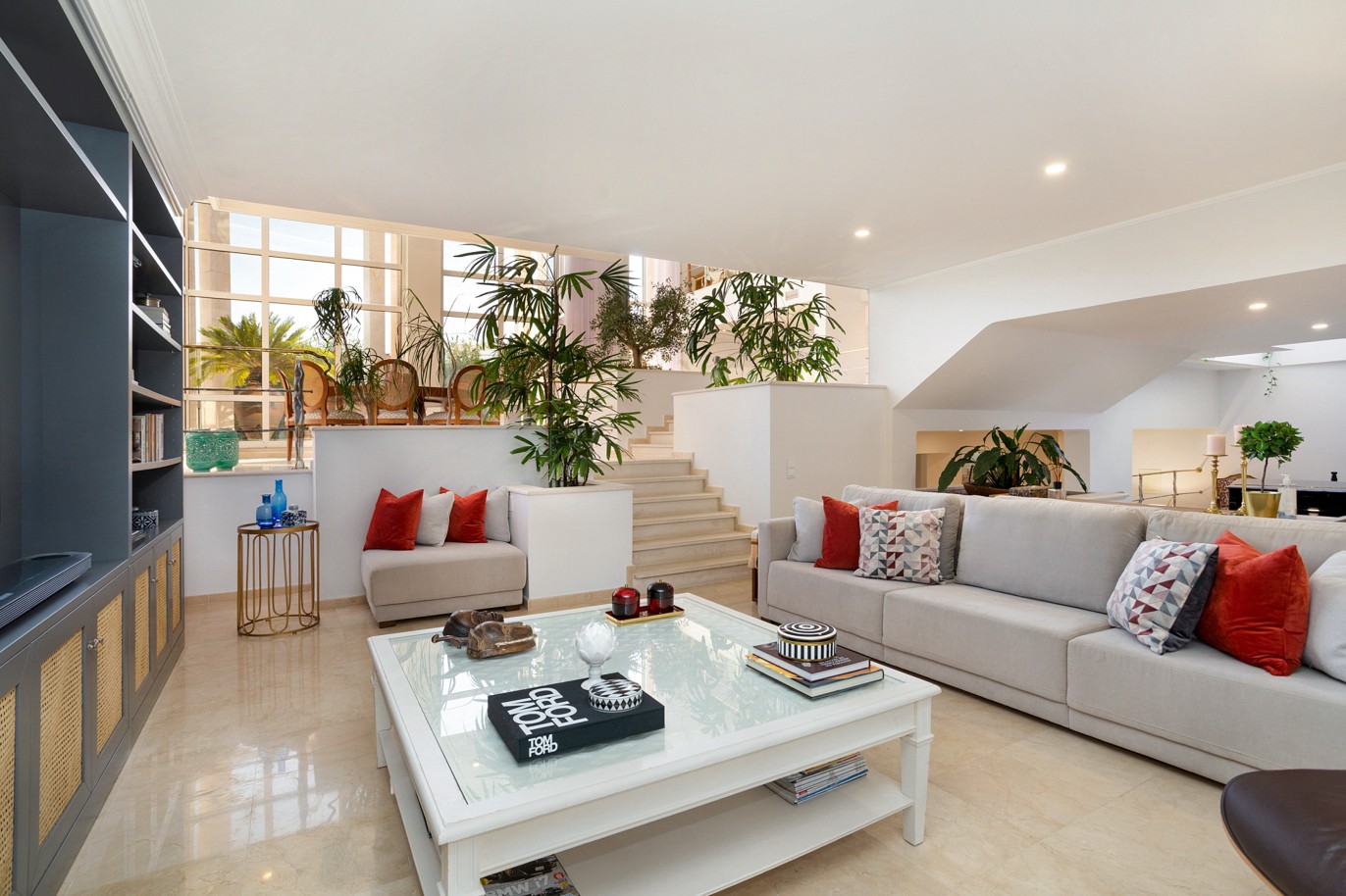 Fantástica villa de 5 dormitorios con piscina, en venta en Faro, Algarve_214211