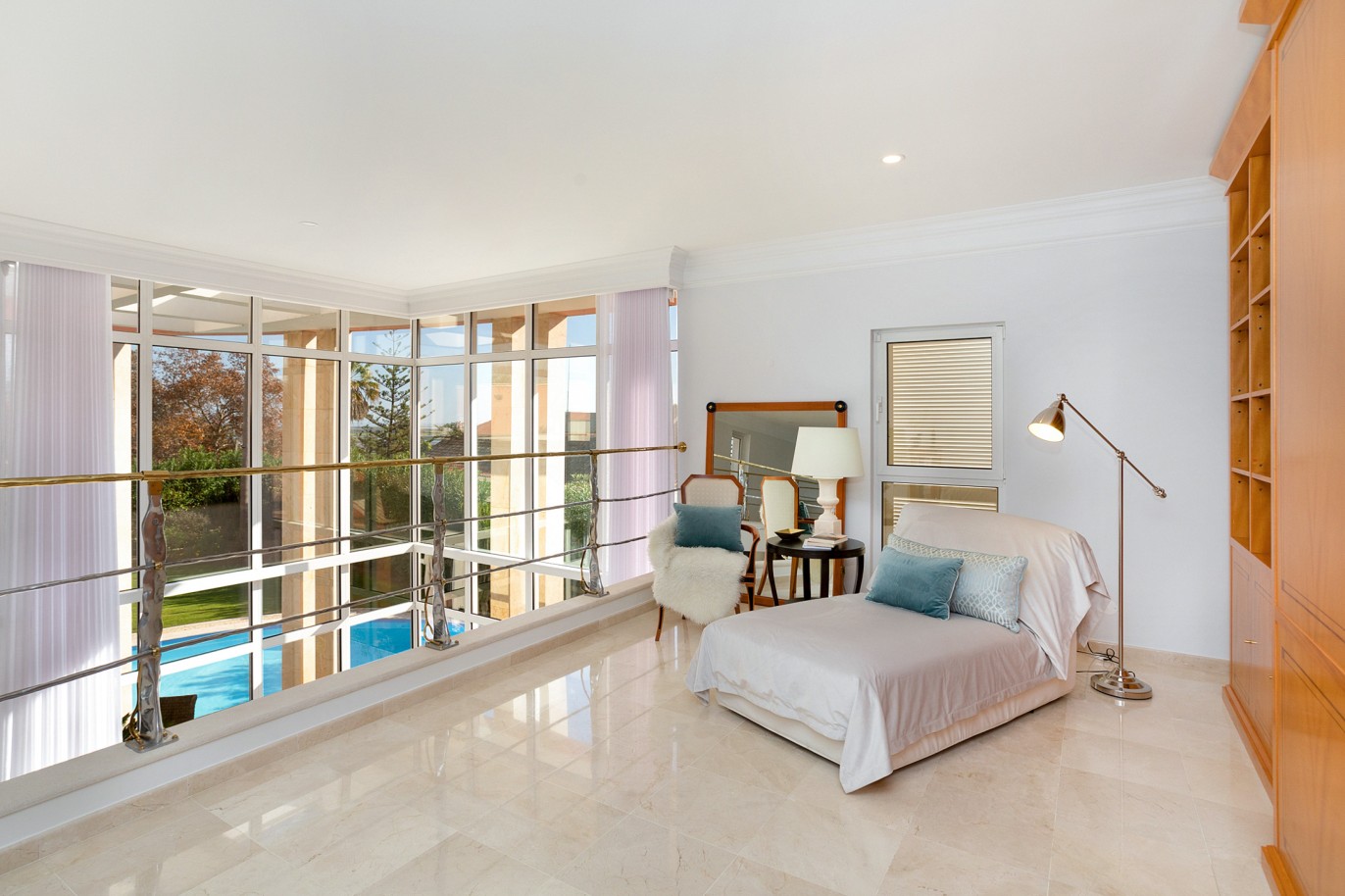 Fantástica villa de 5 dormitorios con piscina, en venta en Faro, Algarve_214222