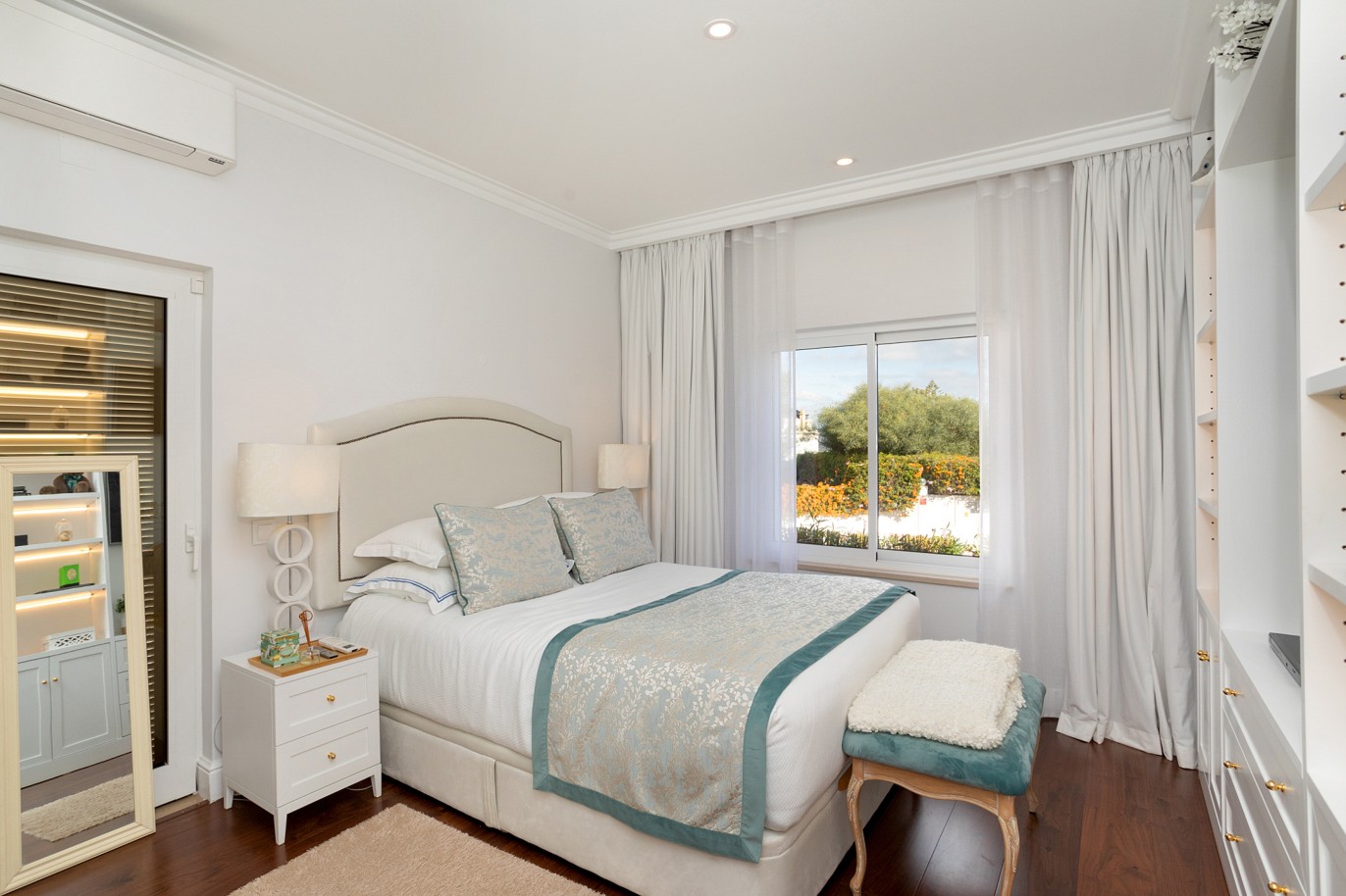 Fantastic 5 bedrooms villa with pool, for sale in Faro, Algarve_214227