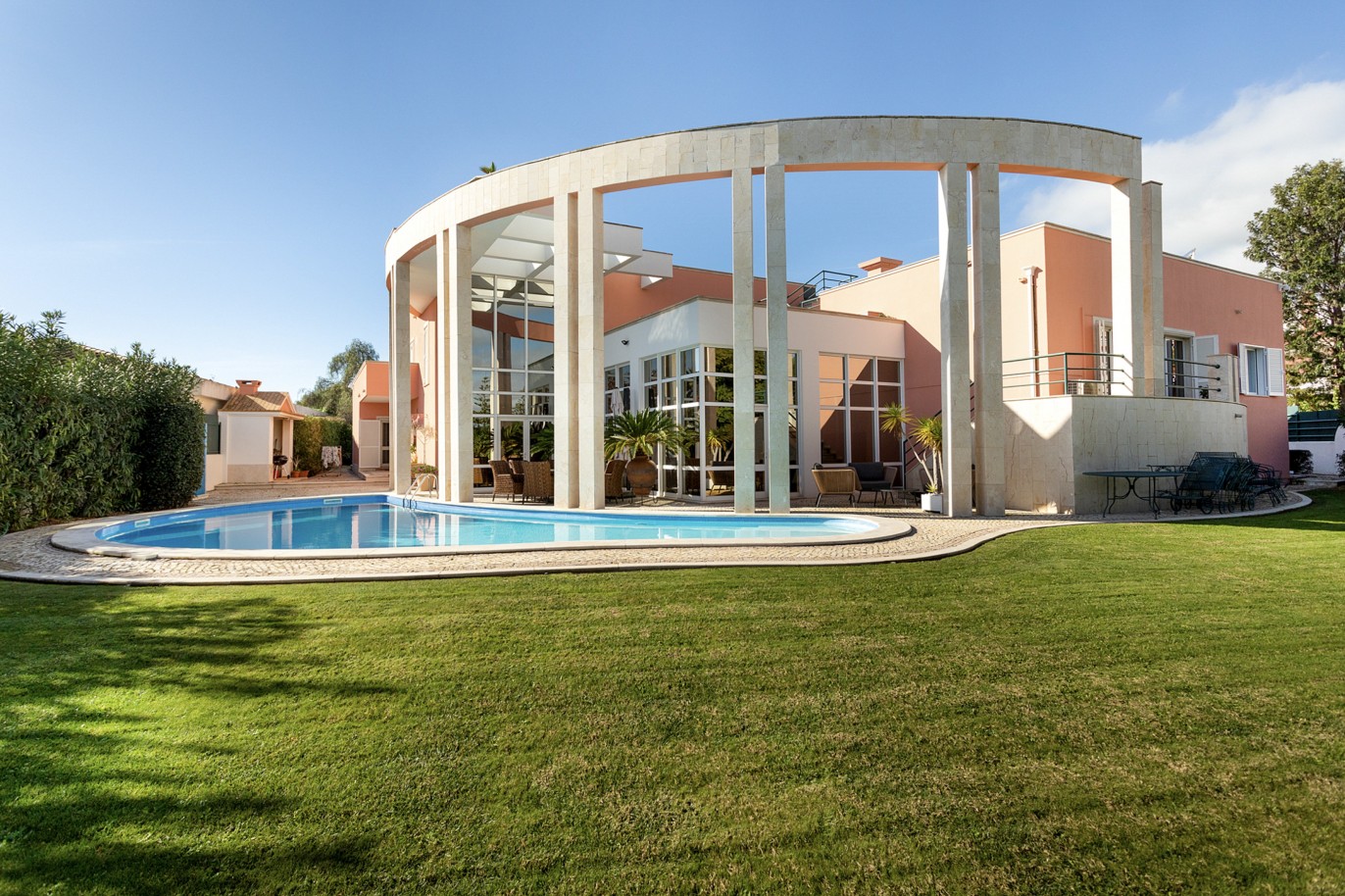 Fantastic 5 bedrooms villa with pool, for sale in Faro, Algarve_214244