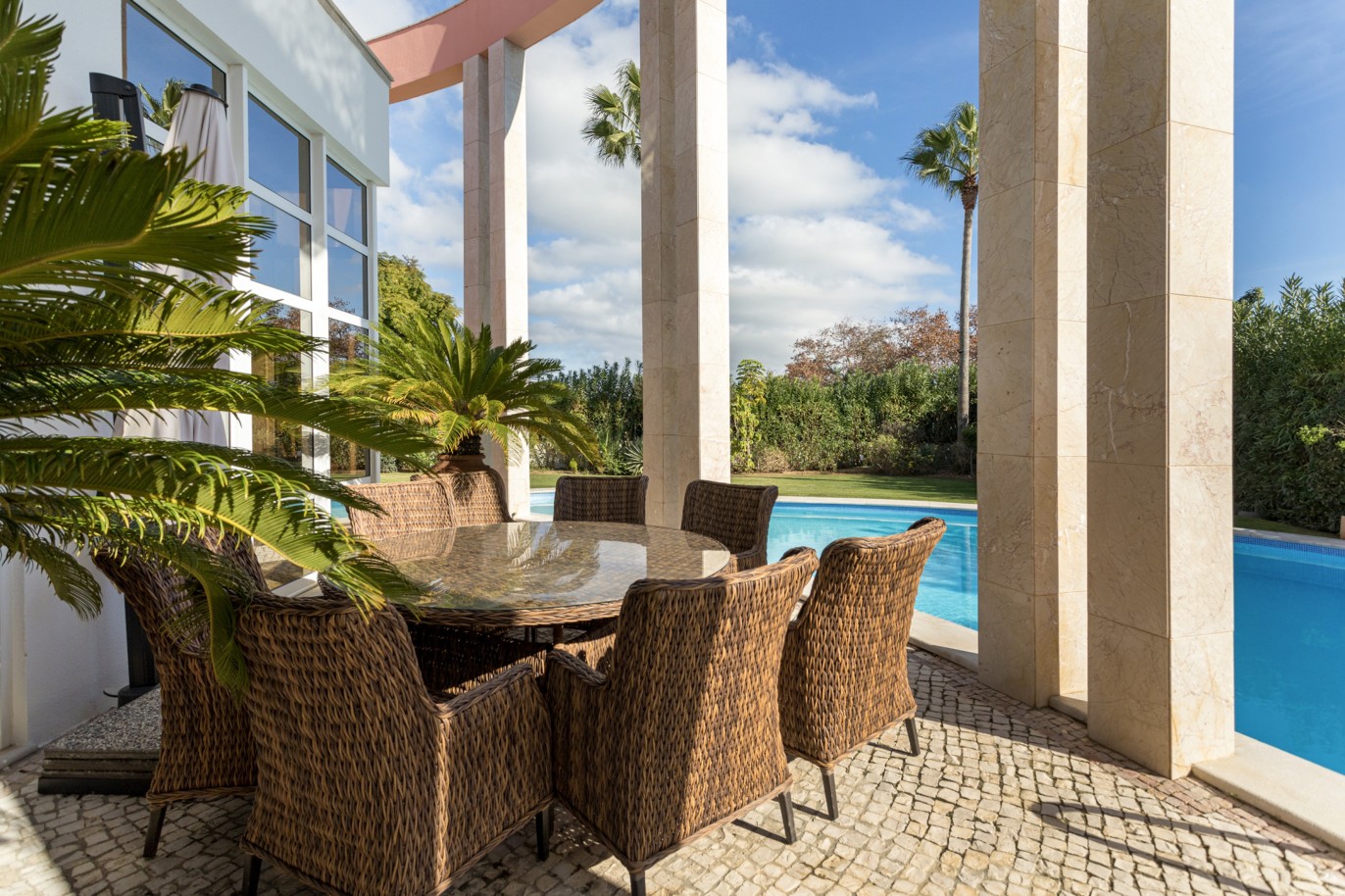 Fantástica villa de 5 dormitorios con piscina, en venta en Faro, Algarve_214246
