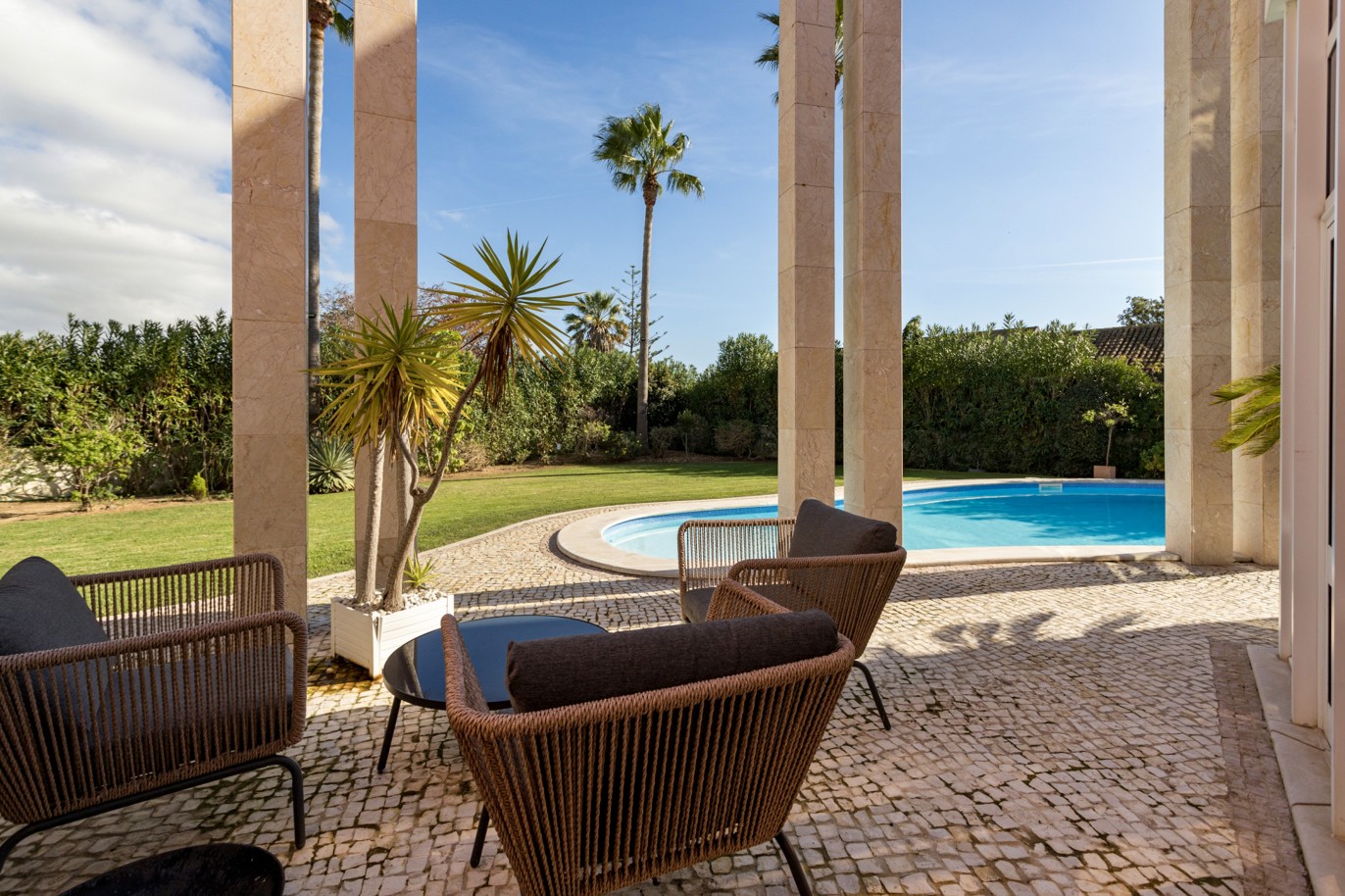 Fantastic 5 bedrooms villa with pool, for sale in Faro, Algarve_214247