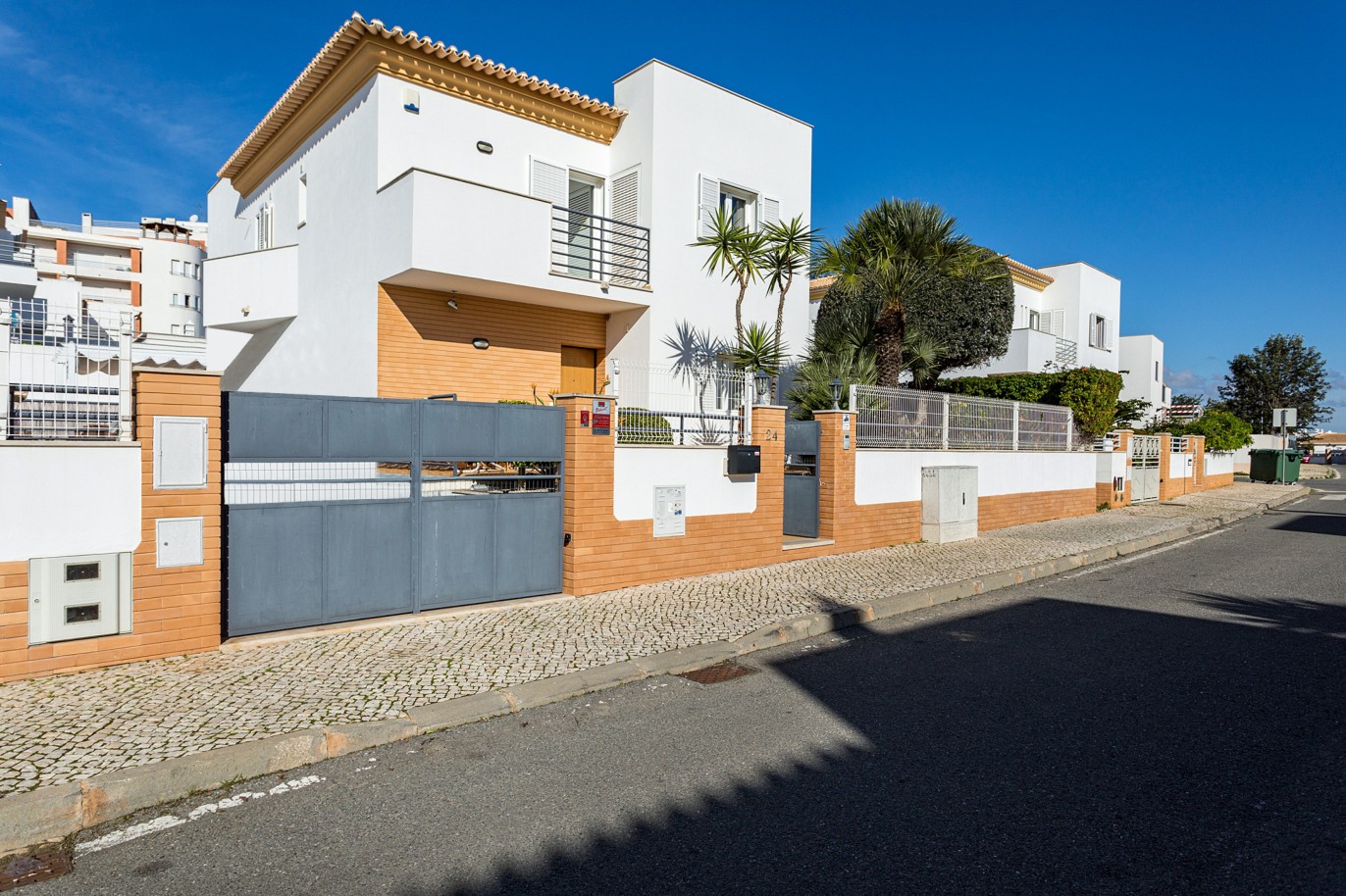 Villa independiente de 4 dormitorios con piscina en venta en Albufeira, Algarve_214352