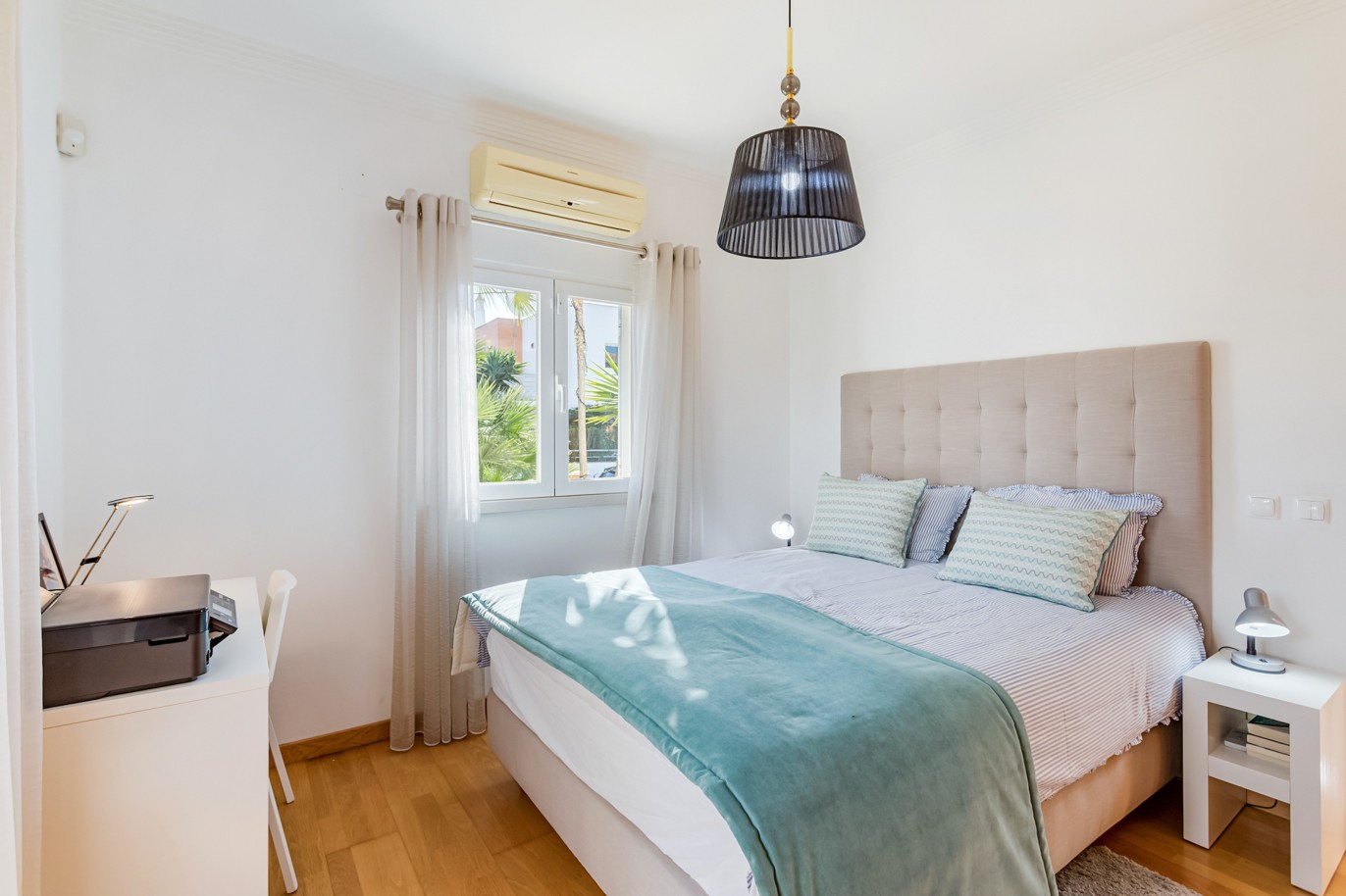 Villa independiente de 4 dormitorios con piscina en venta en Albufeira, Algarve_214361