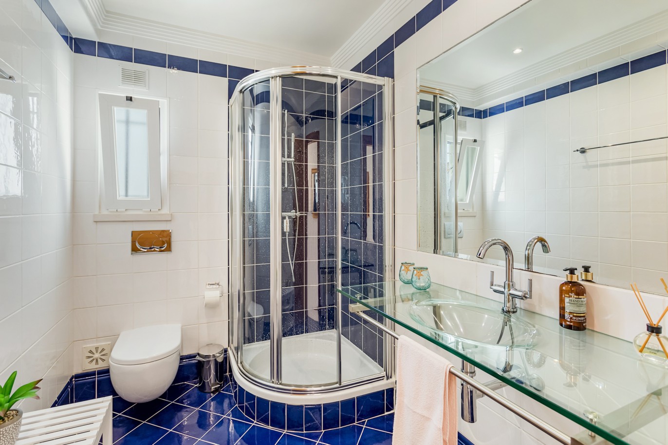 Villa independiente de 4 dormitorios con piscina en venta en Albufeira, Algarve_214364