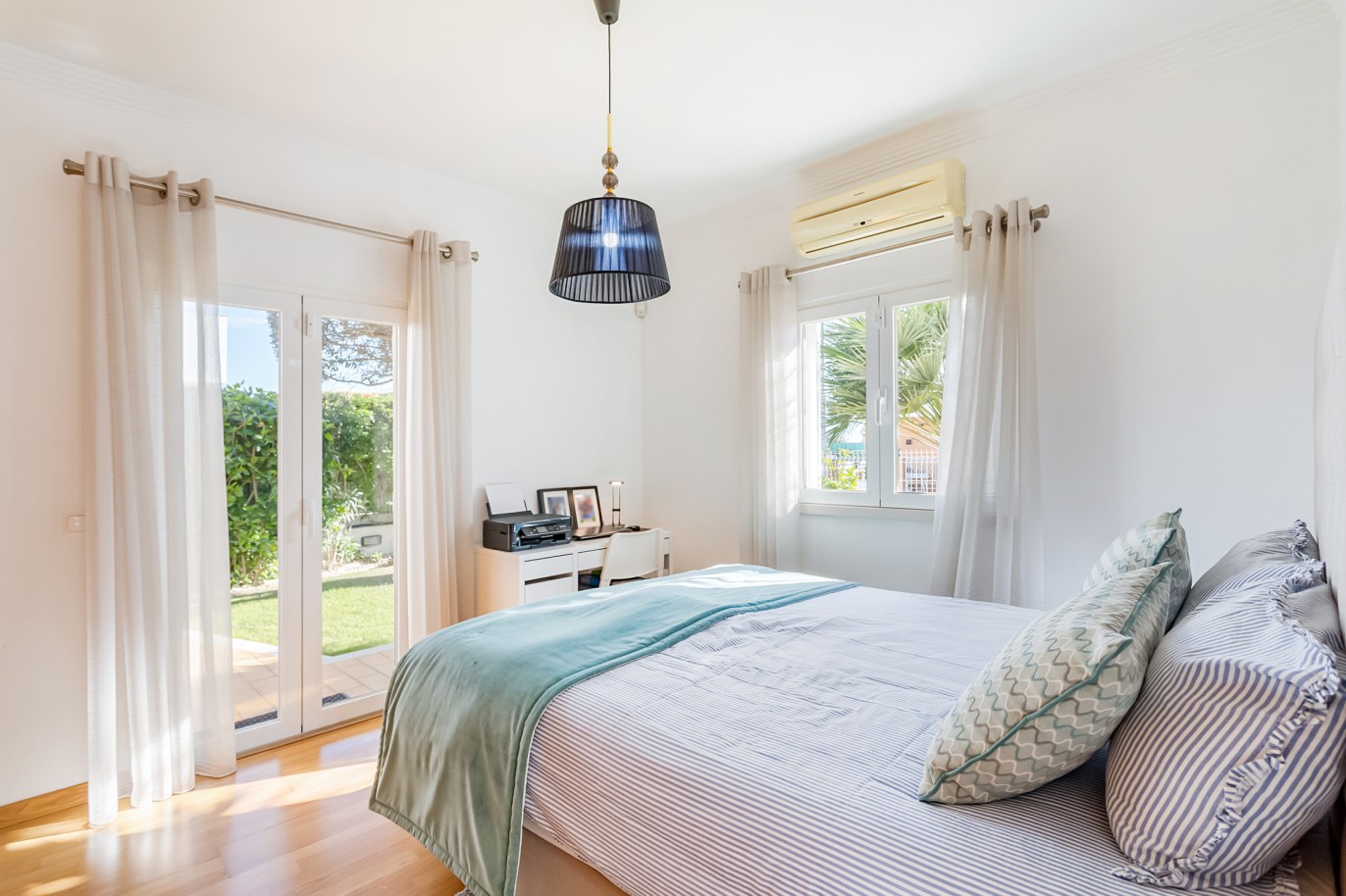 Villa independiente de 4 dormitorios con piscina en venta en Albufeira, Algarve_214366