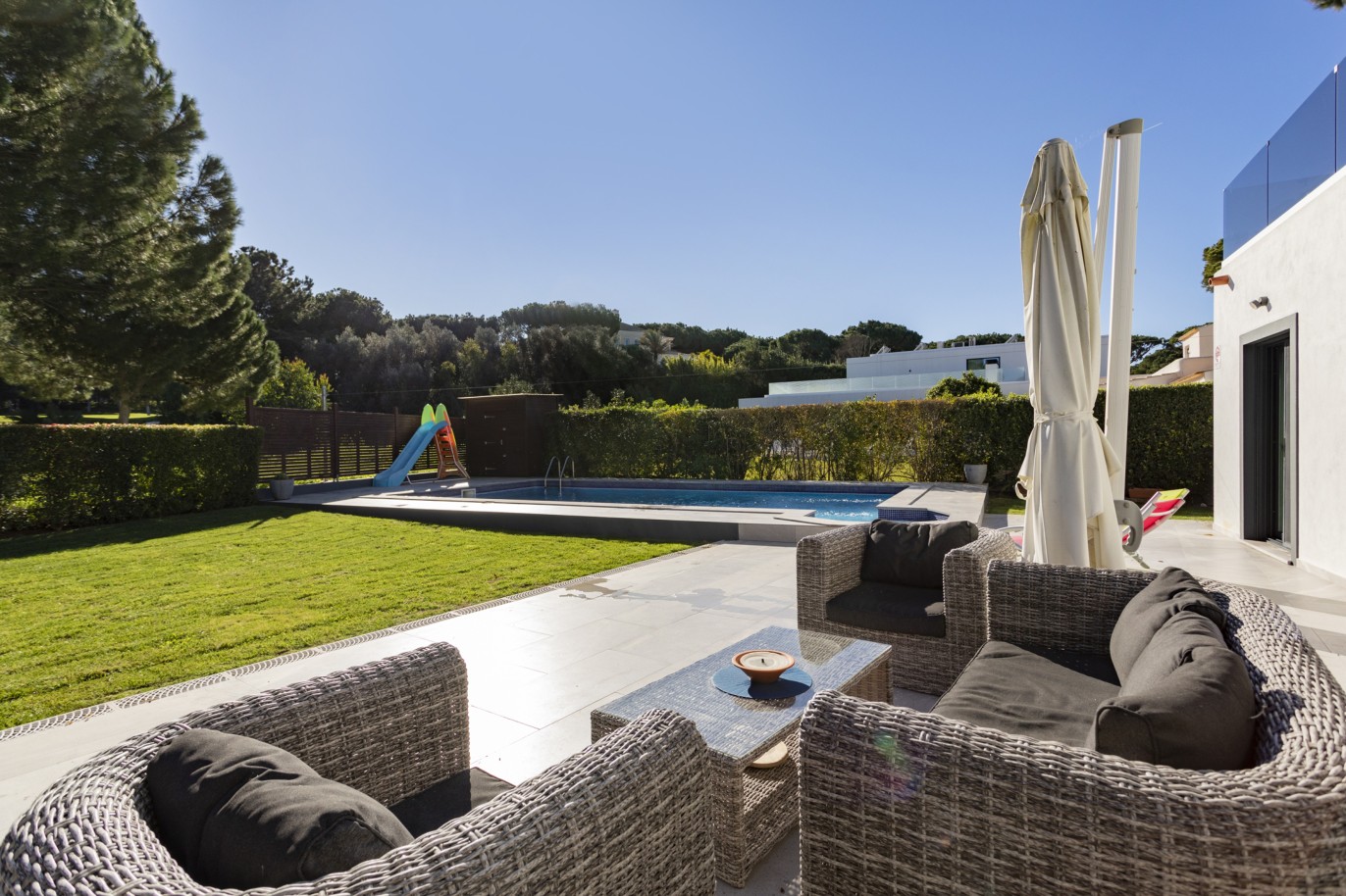 Villa de 4 dormitorios con piscina en venta, en Vilamoura, Algarve_214573
