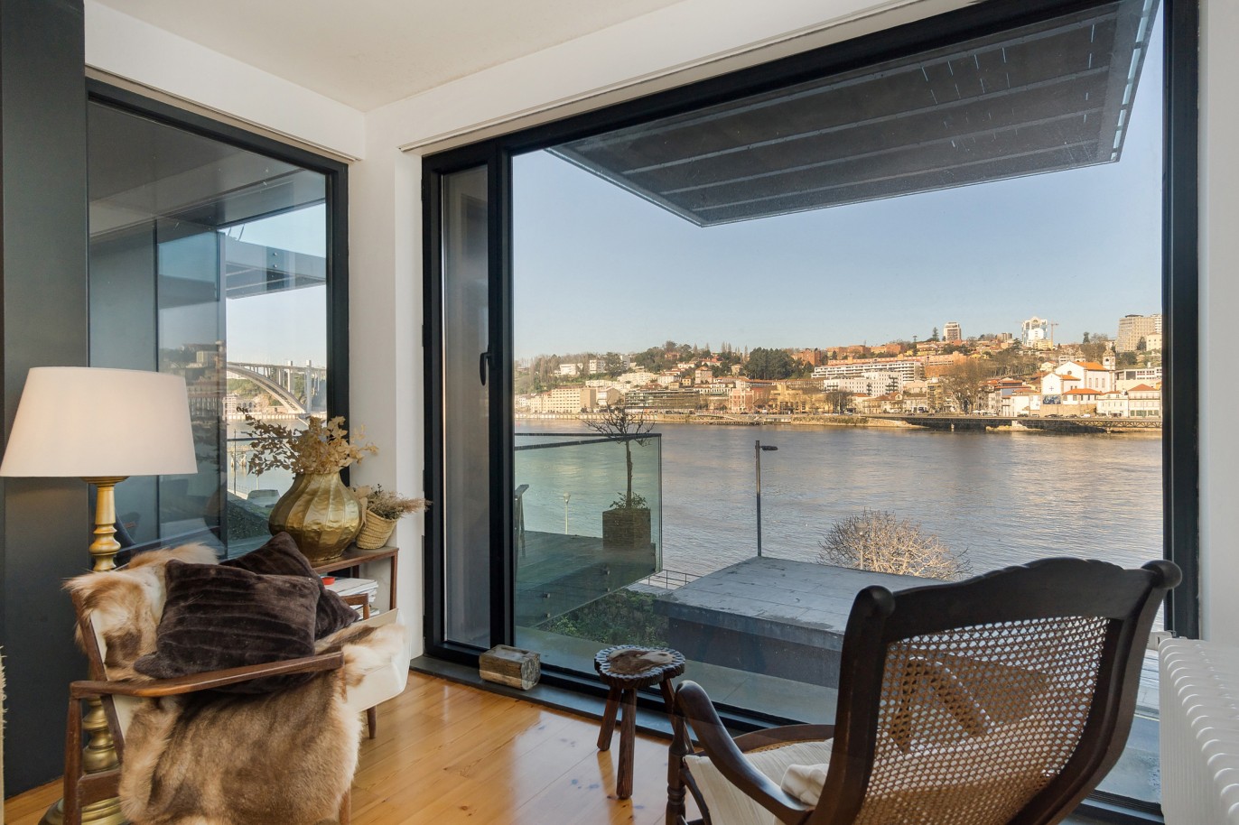 Apartment with balcony, in 1st line of river, in V. N. Gaia, Porto, Portugal_214583