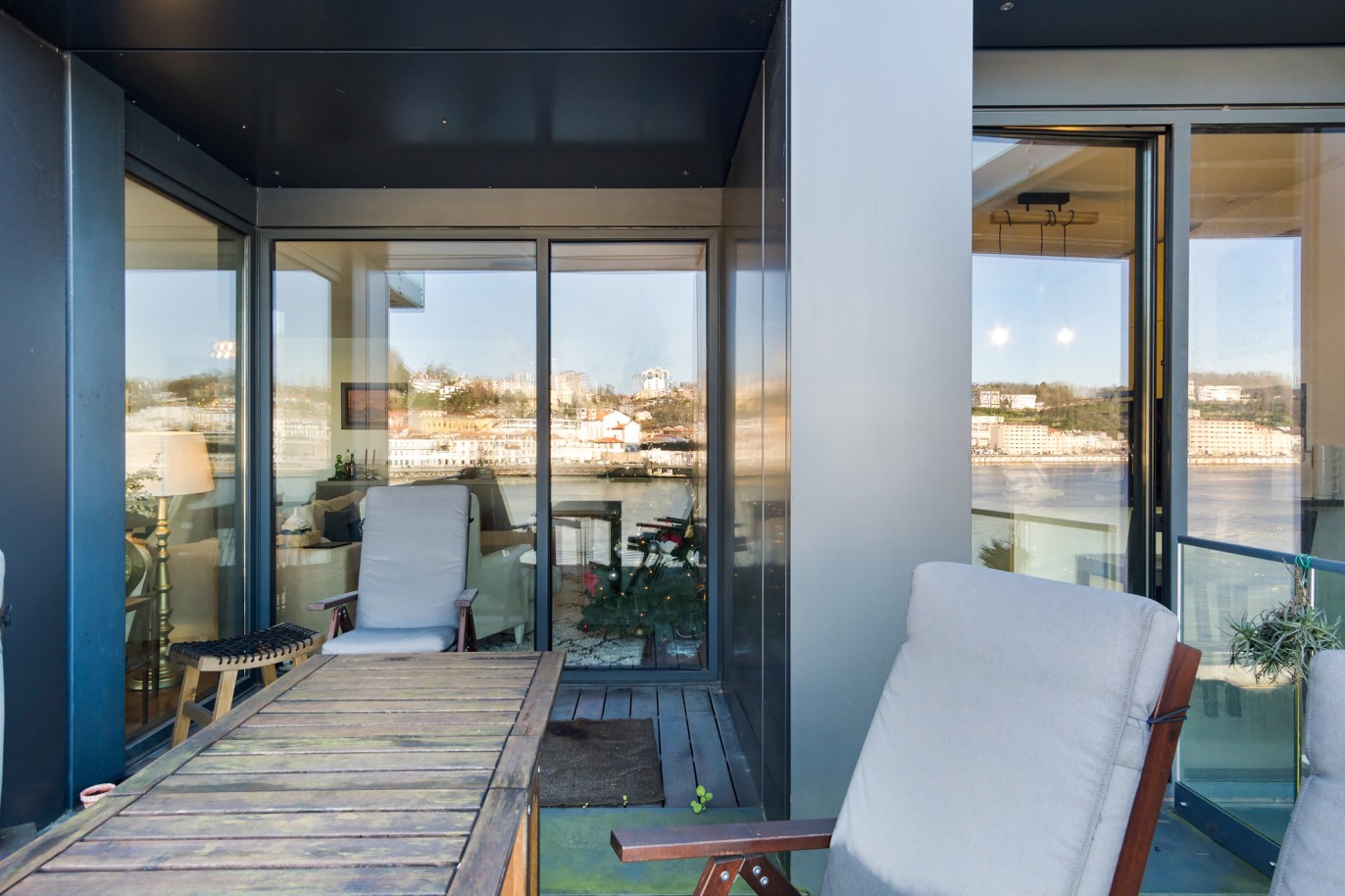 Apartment with balcony, in 1st line of river, in V. N. Gaia, Porto, Portugal_214597