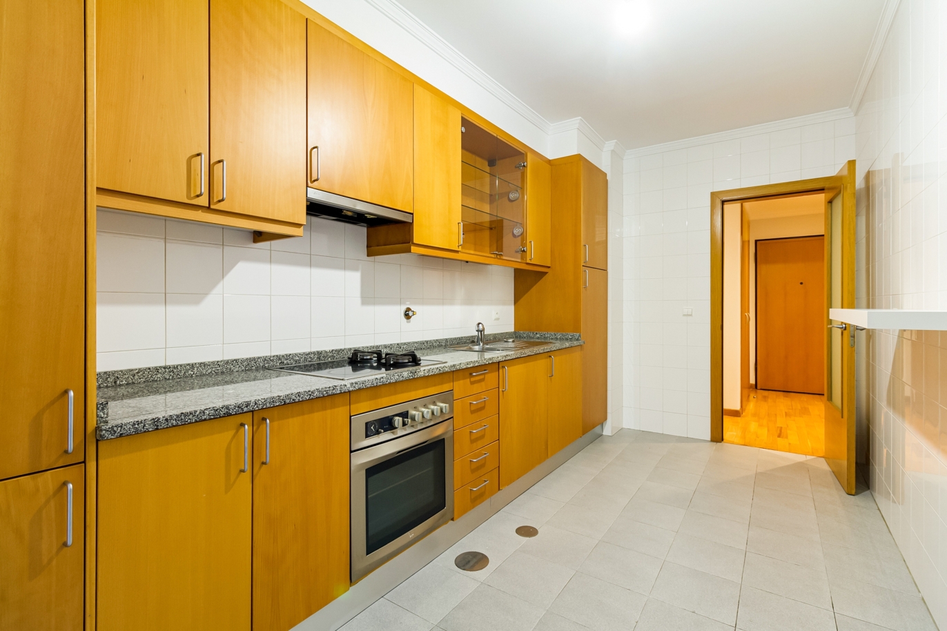 Renovated apartment with balcony, for sale, in Porto, Portugal_214862