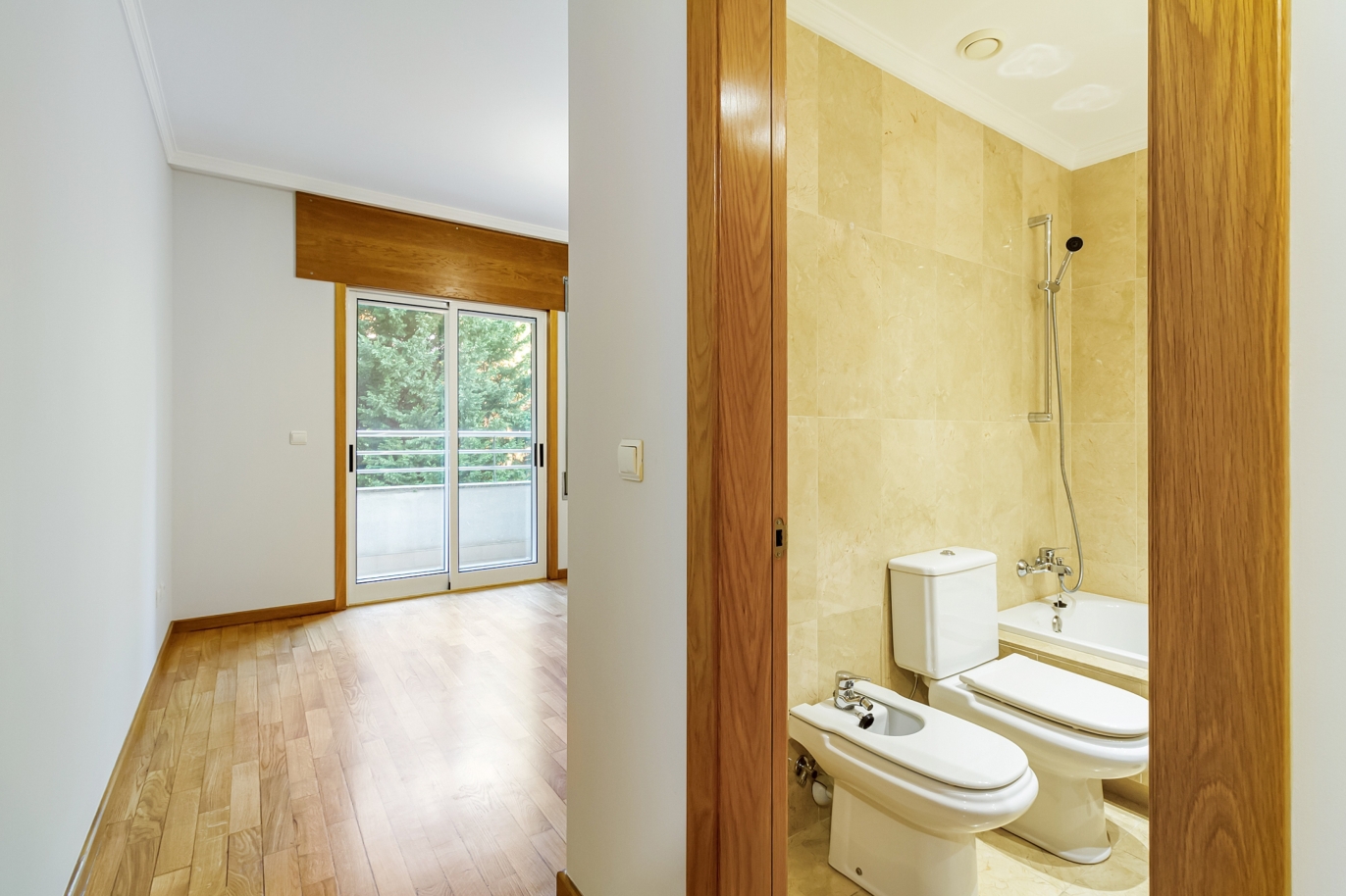 Renovated apartment with balcony, for sale, in Porto, Portugal_214868