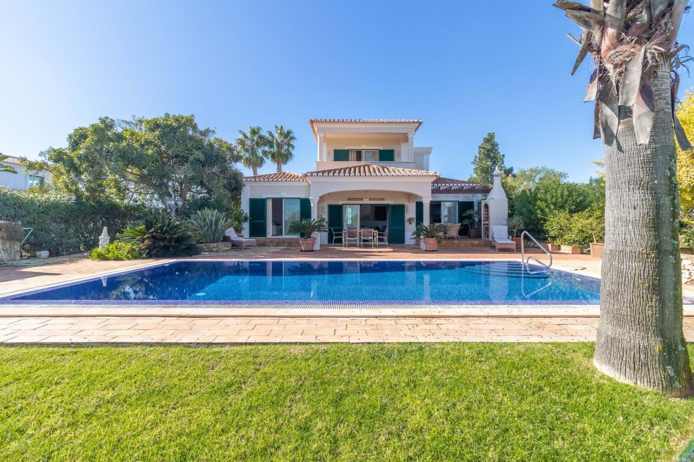 Villa de 3 chambres avec piscine, à vendre à Gramacho Golf, Carvoeiro, Algarve_215250