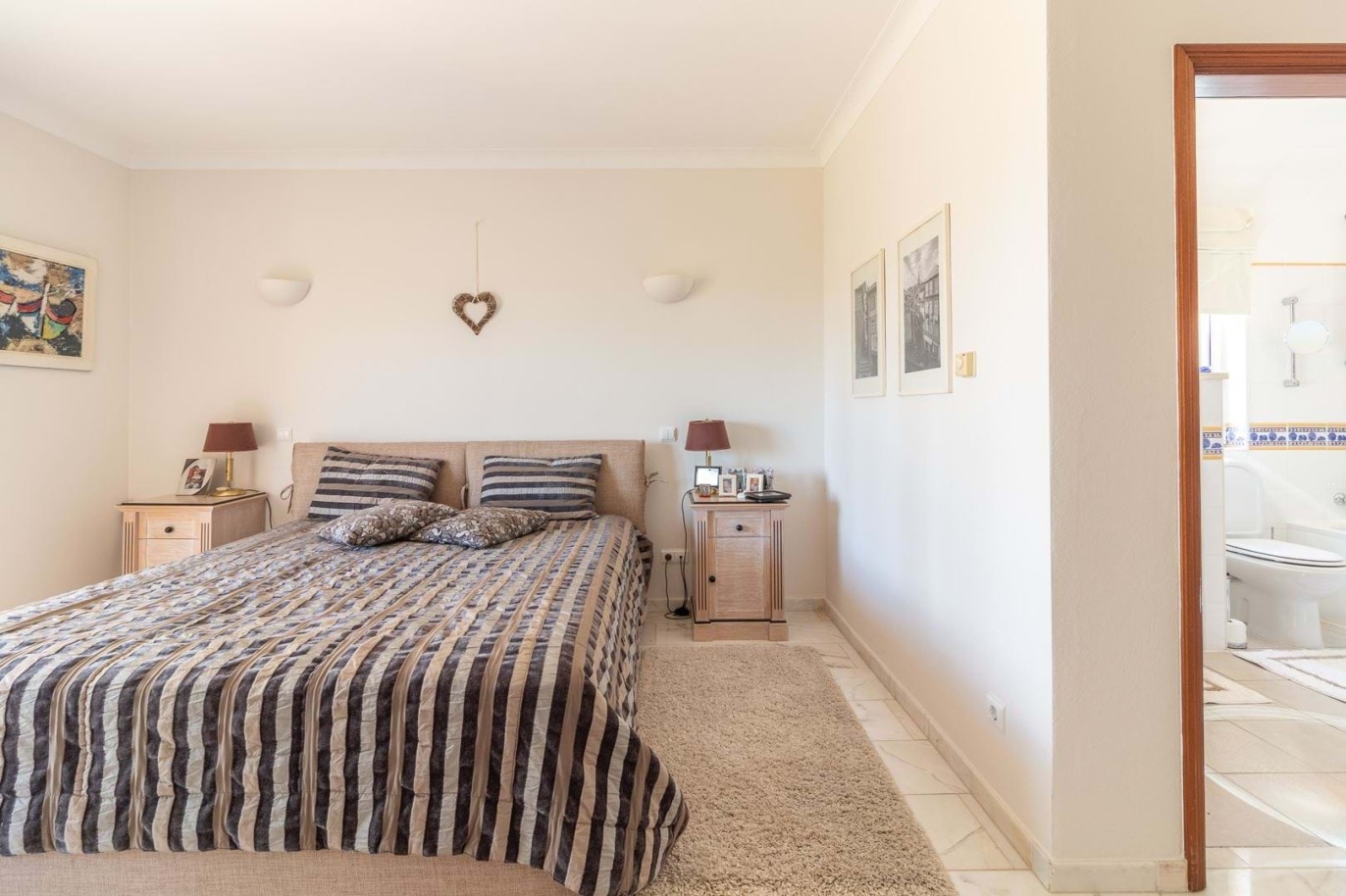 Villa de 3 dormitorios con piscina, en venta en Gramacho Golf, Carvoeiro, Algarve_215252