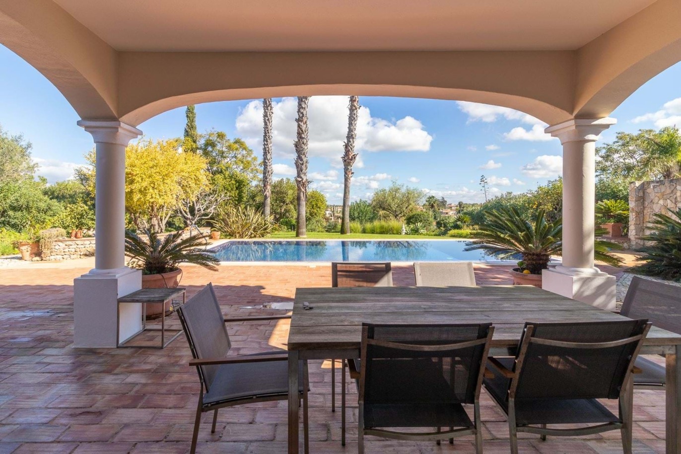 Villa de 3 chambres avec piscine, à vendre à Gramacho Golf, Carvoeiro, Algarve_215261